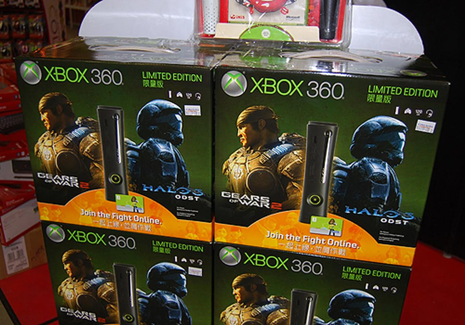 A Xbox 360 Elite console now goes for $499 and comes with a 120GB HDD, a wireless controller, and  a copy of Gears of War 2 and Halo 3 ODST. Also, top up $30 and get a wireless N-network adapter, plus three more games (Risen, Bioshock and Forza Motorsport 2).