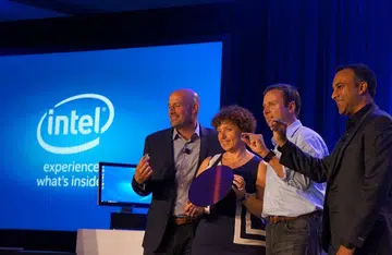 Intel's senior fellows proudly posing with the various Skylake CPU packages and the silicon wafer used.