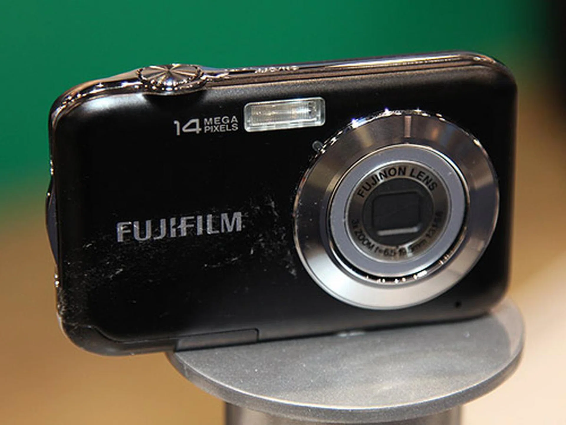 The FinePix JV200 is a 14 Megapixel camera with 3x optical zoom. It comes with digital image stabilization and it can capture movies at up to 720p resolution.