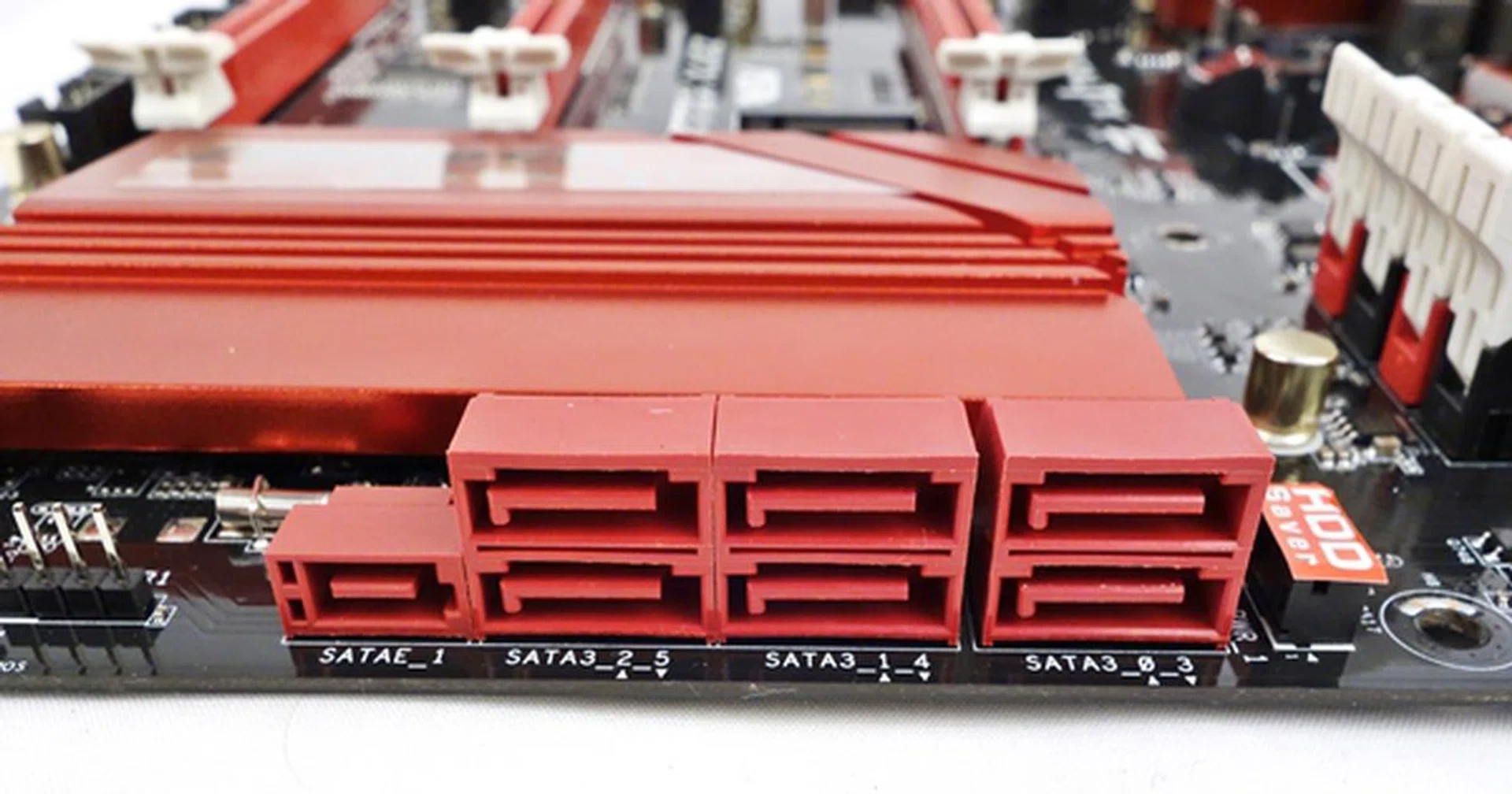 The board support SATA Express in addition to the usual SATA connector array.