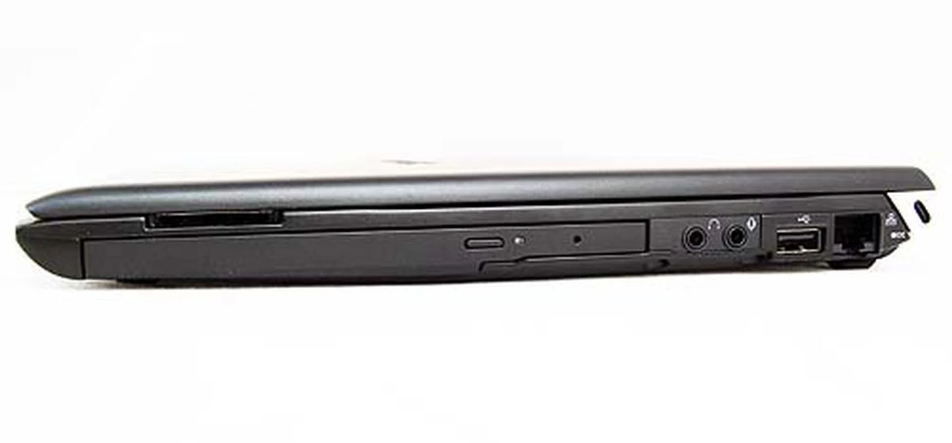 On the right profile, we have the optical drive, audio jacks, USB port and LAN jack. We're still surprised how Toshiba sandwiched an optical drive in its slim frame though.