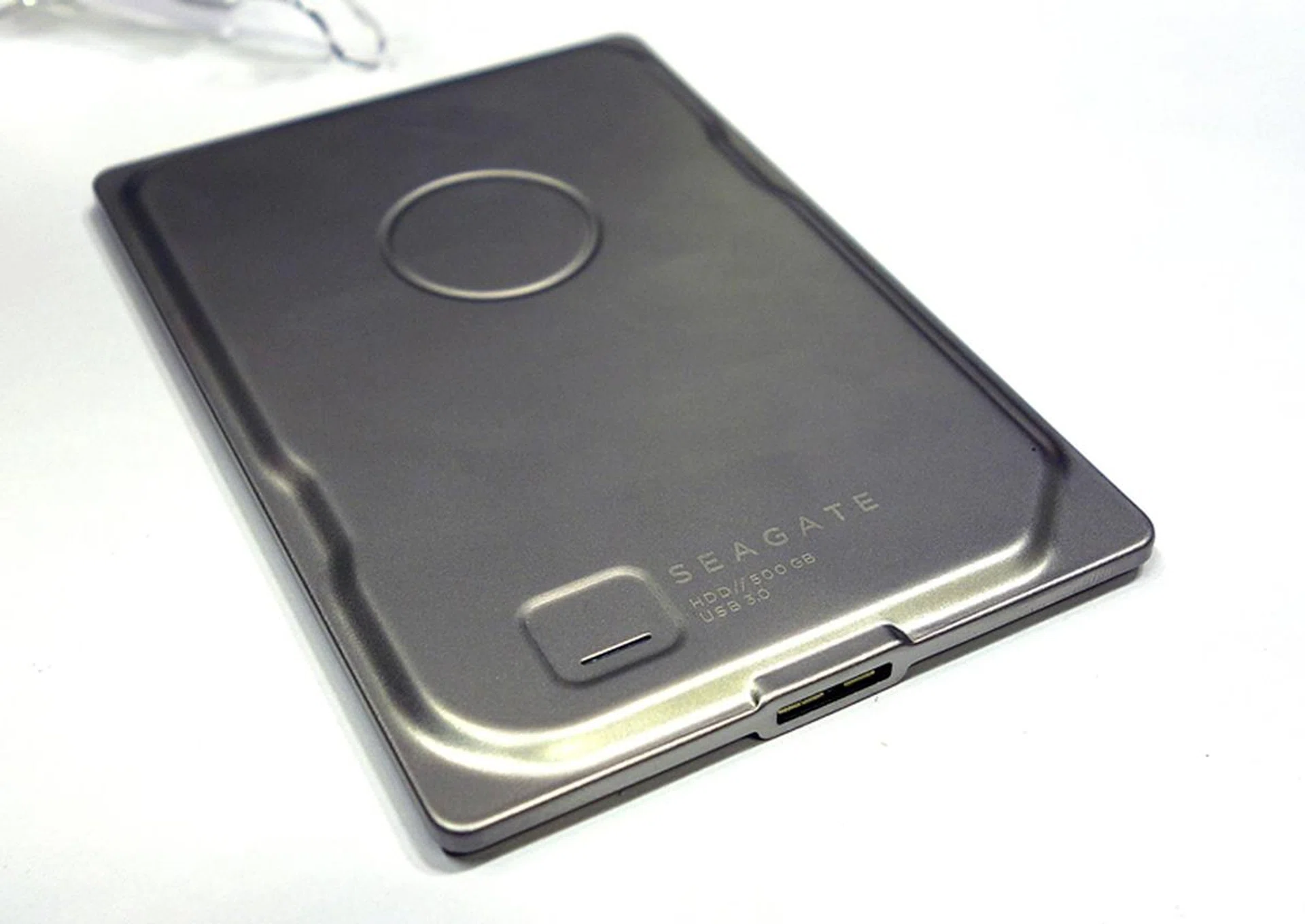 This commemorative portable drive from Seagate is to mark its 35th year of storage innovation. Touted as the world's thinnest portable drive, it has a capacity of 500GB and costs S$199.