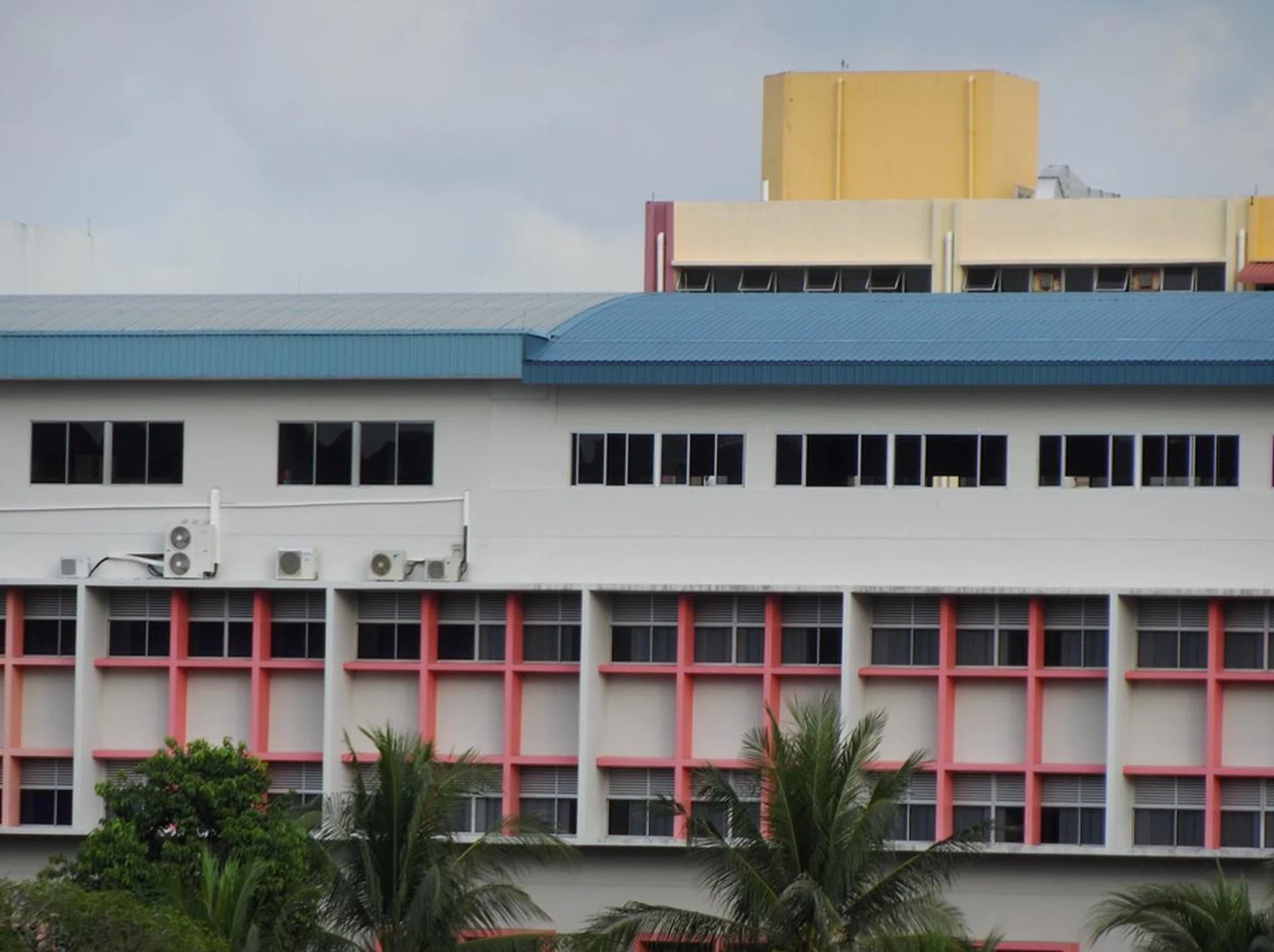 10x optical zoom. Click for full-resolution image.