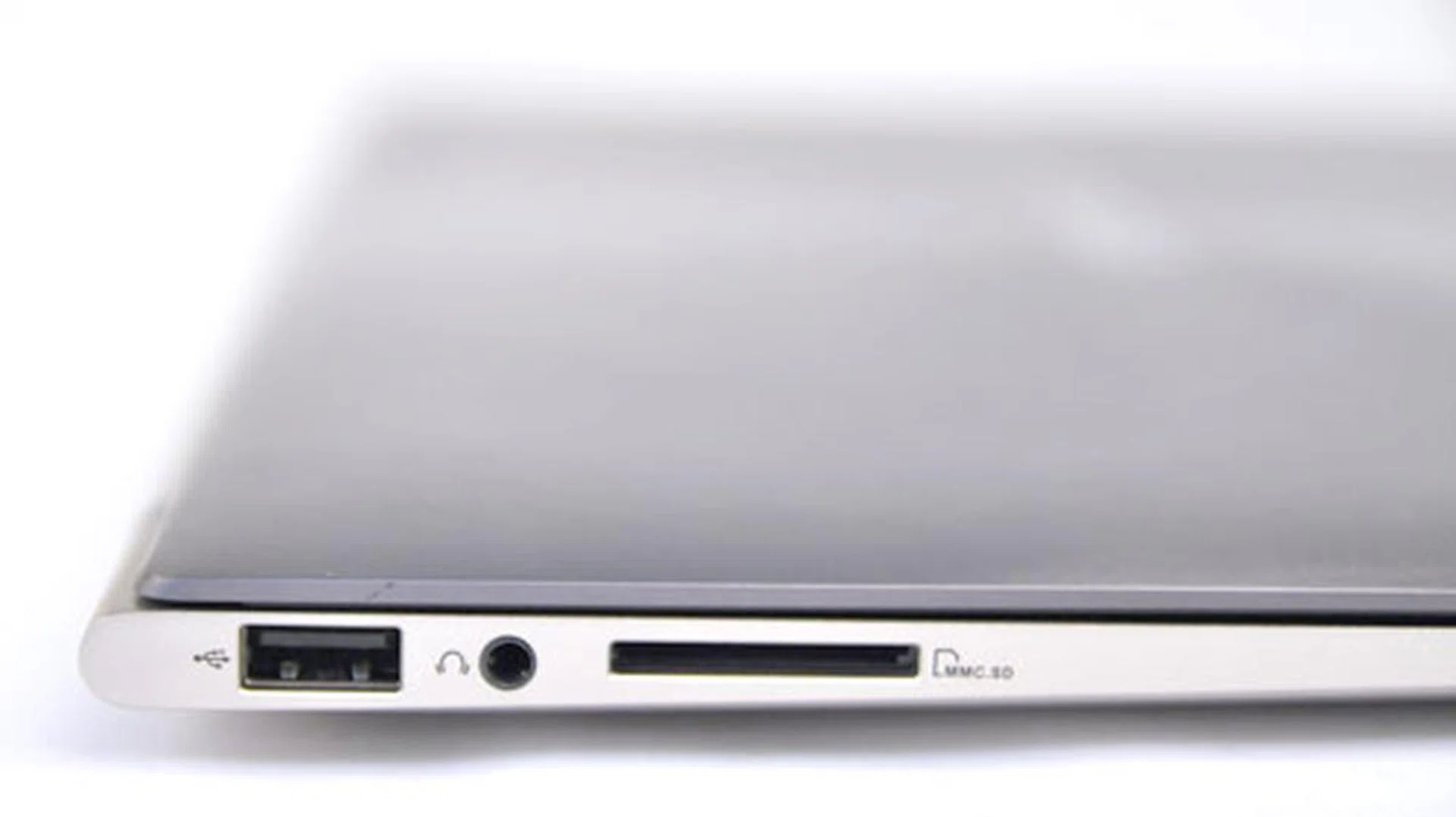 On the left is a USB 2.0 port, audio jack and a card reader. 