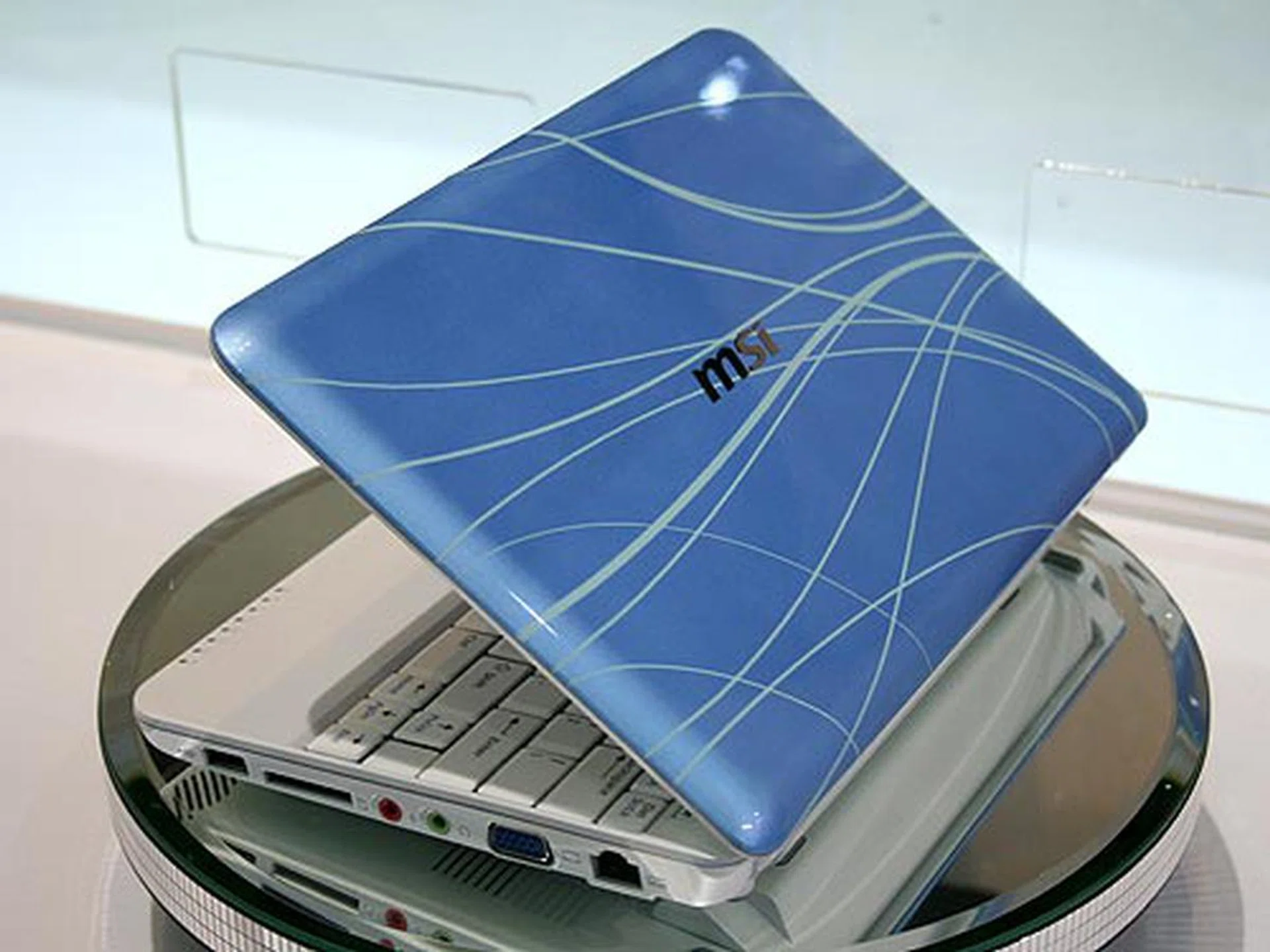  Another color option for MSI's Wind Notebook.  