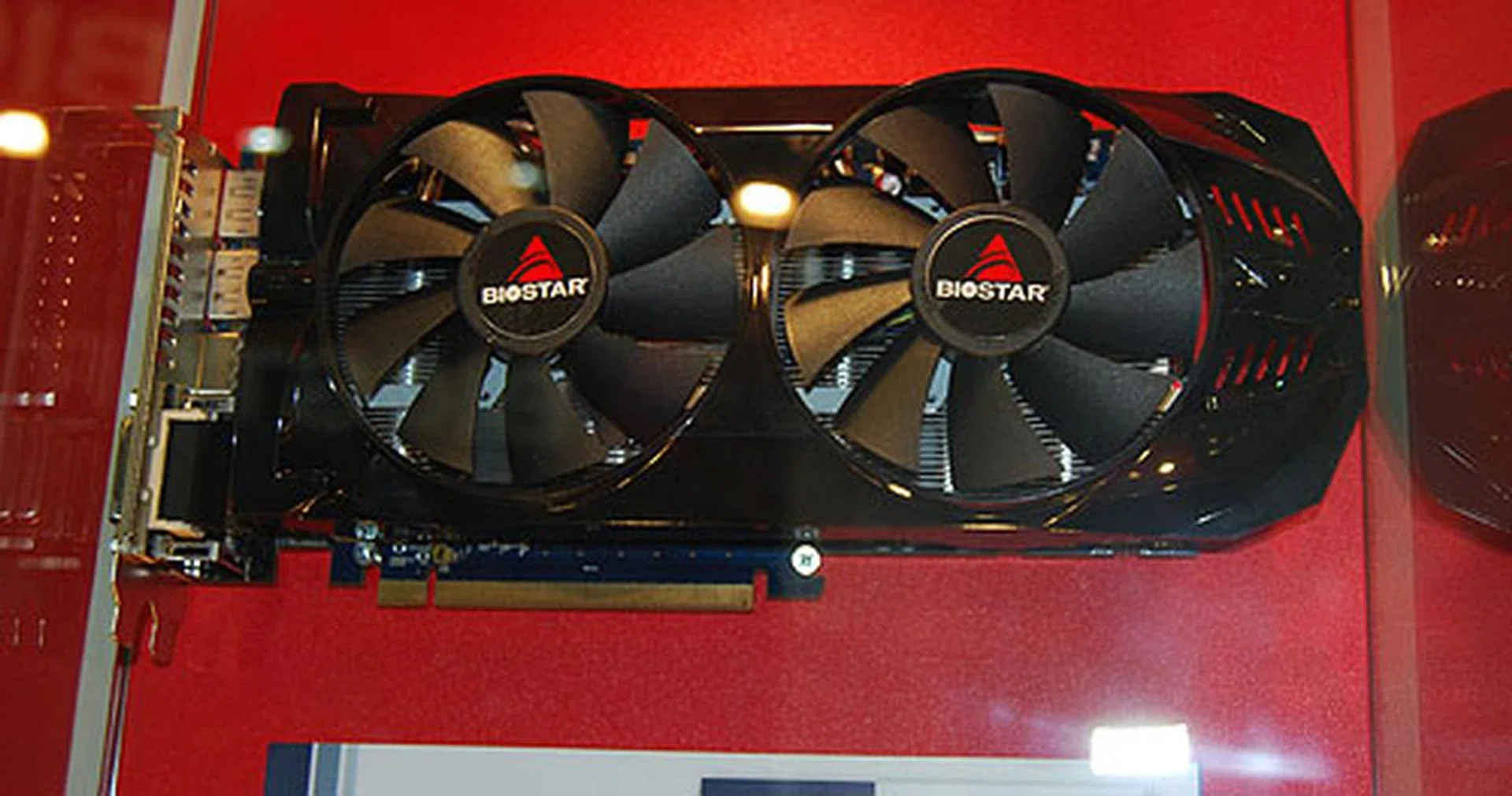 This custom Radeon HD 6950 comes with two large cooling fans for its 800MHz core and 5000MHz DDR memory frequency. 