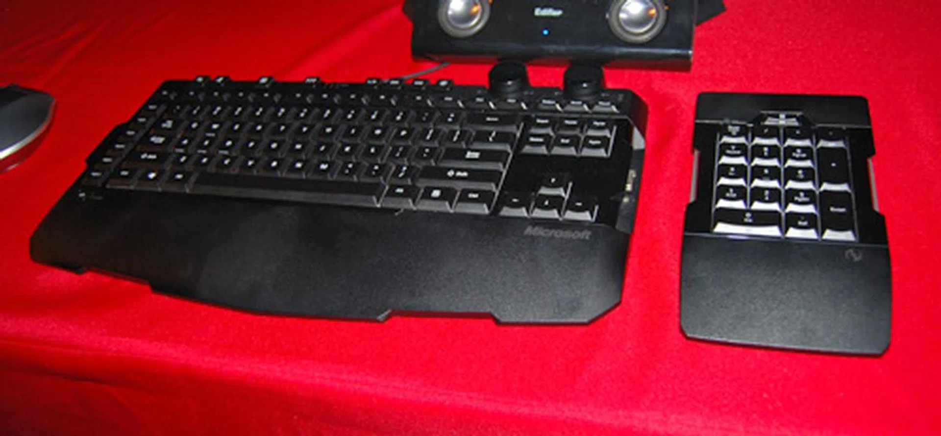  The SideWinder X6 is a gamer's wet dream come true. Detachable keypad, profile switch and customizable macros make this a killer gaming keyboard. It also comes with an equally "killer" price too. Try S$119. That however should not deter gaming enthusiasts who are already forking out such sums for their Razer and Logitech equivalents.  