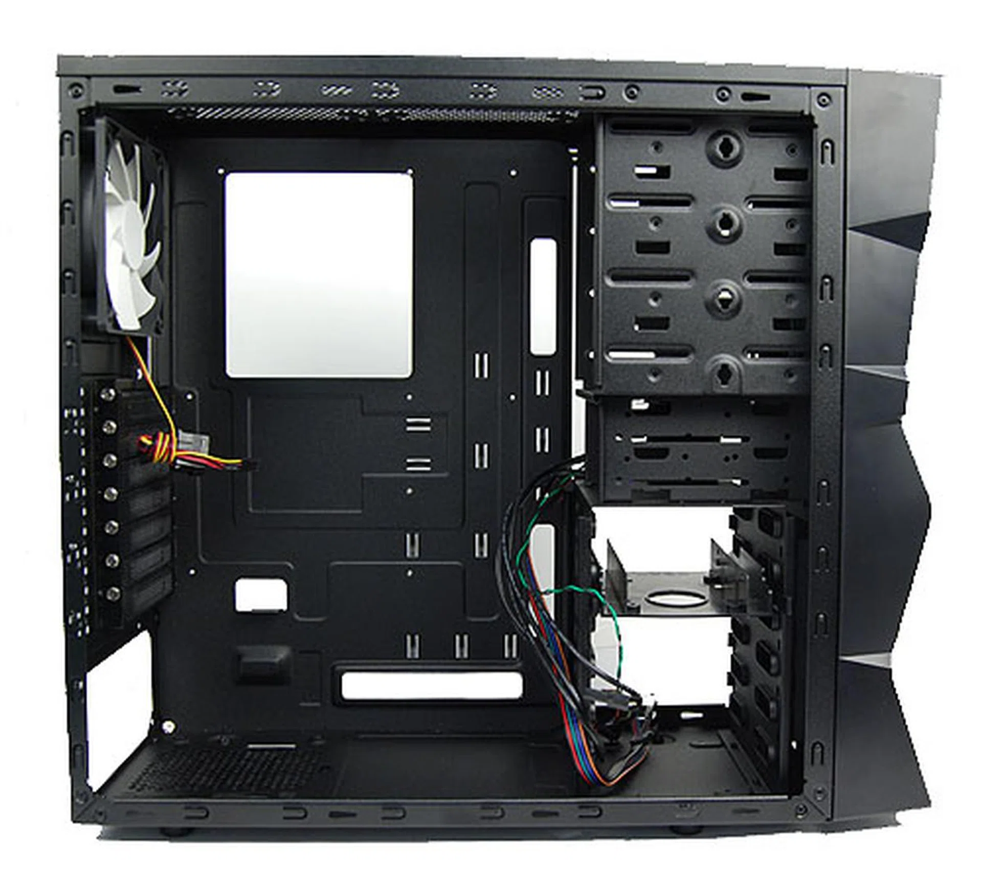 The insides of the NZXT M-59 looks a tad cramp and we wonder if it'll able to accommodate some of the larger modern day graphics cards such as the Radeon HD 5870. Rear and side exhaust fans come as standard, but the casing can accommodate an additional front intake fan, and two more top side exhaust fans. 