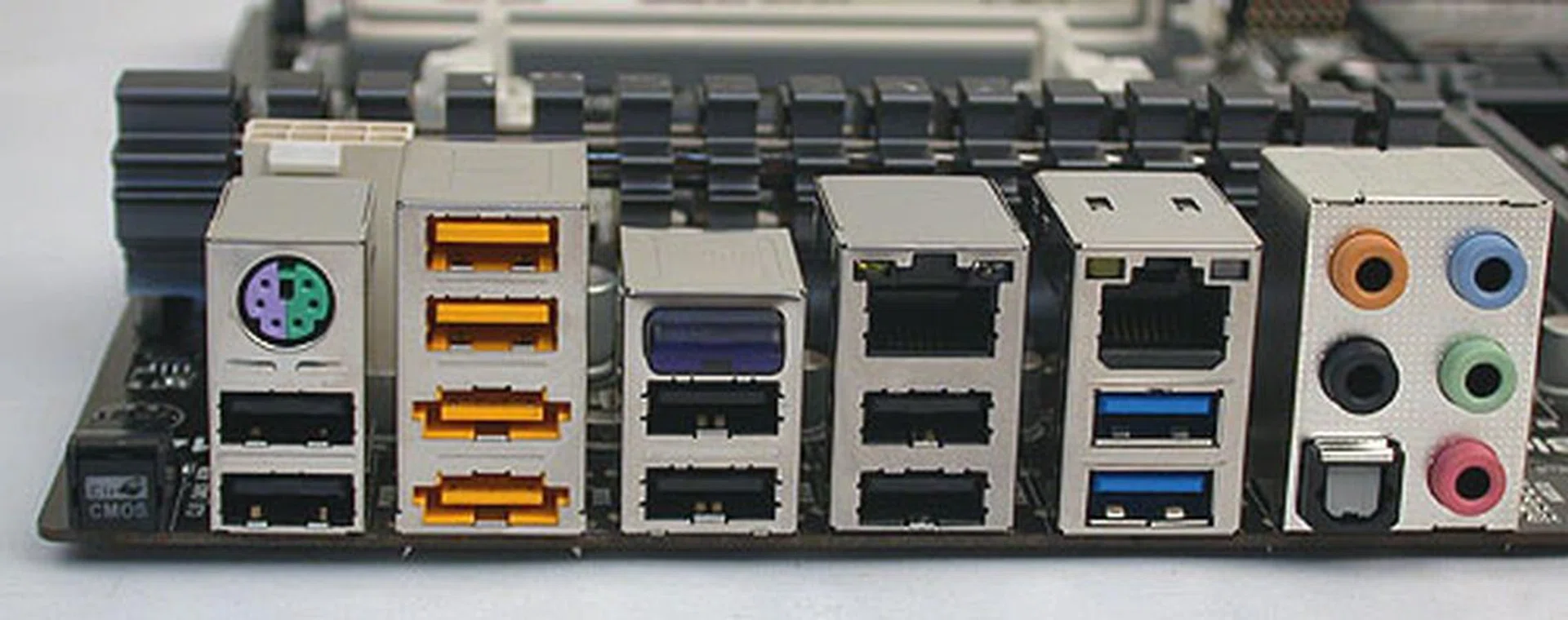 We have seen Bluetooth support on ASUS motherboards recently and now ECS too has that feature. There's just barely space here for all the connectors, especially with dual Gigabit LAN but ECS makes it work by not having FireWire support like the ASUS and MSI boards.