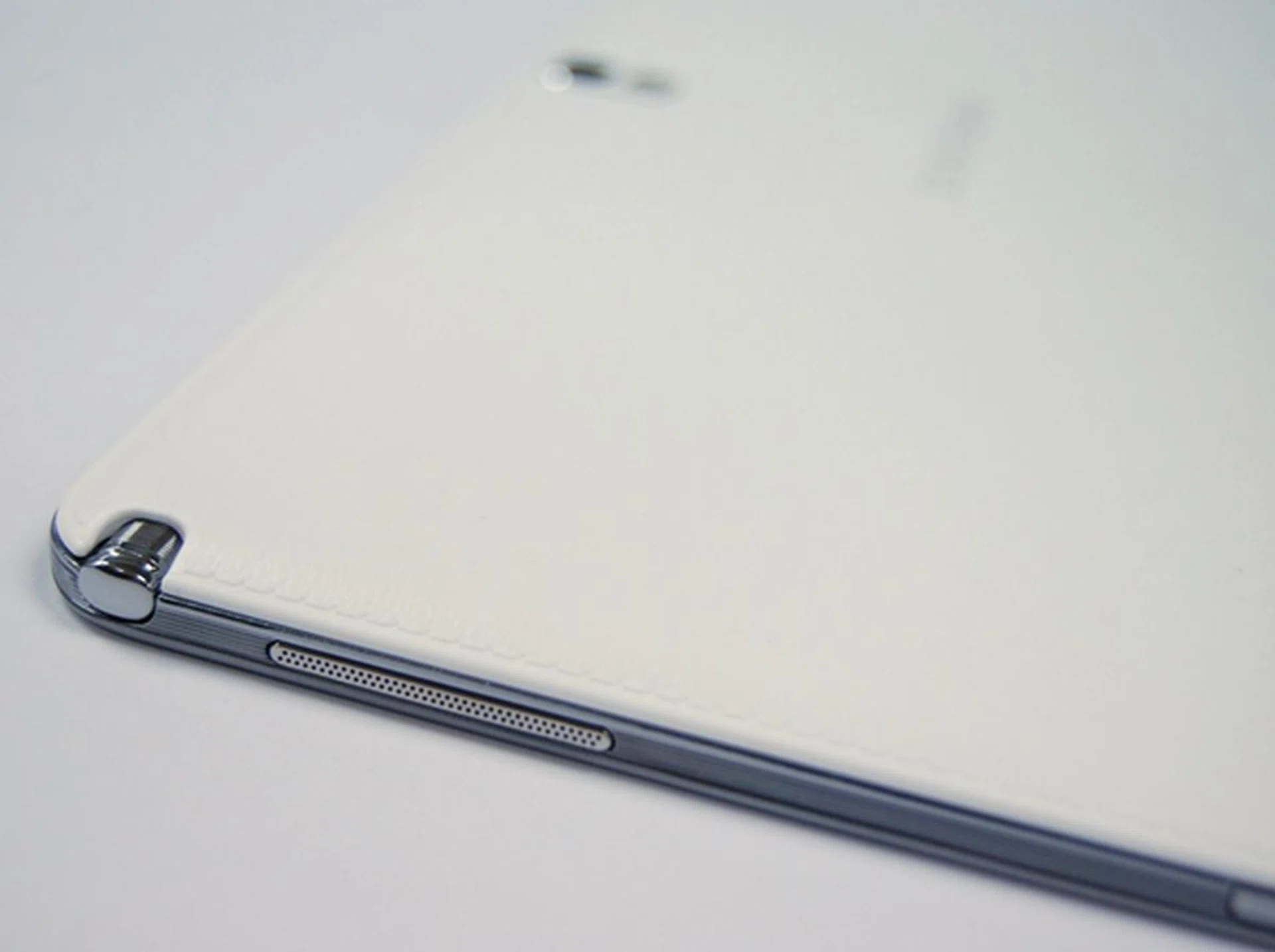 The faux-leather material at the back feels and looks good, but users have to be careful not to dirty its clean look.