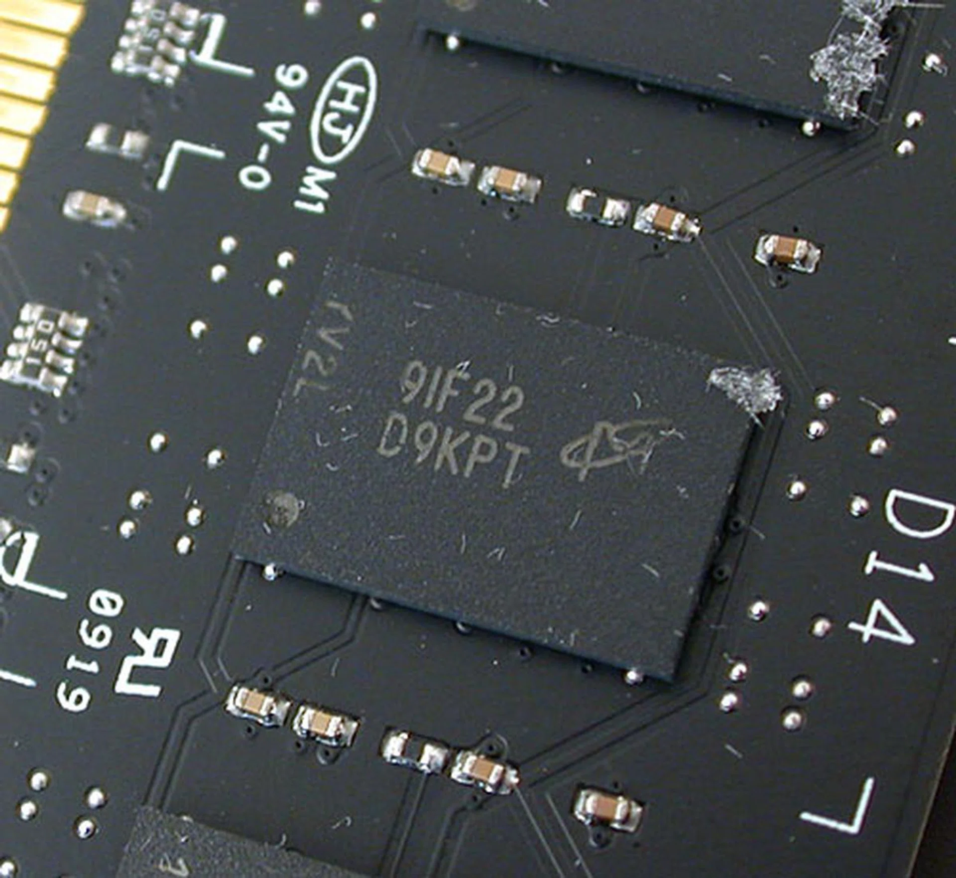 Patriot is another vendor that went with the same Micron D9KPT chips for both its dual and triple-channel products featured here. So the Gamer series here is similar under the hood to its Viper series.