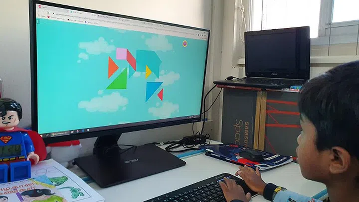 An interactive shapes challenge while learning a maths module.