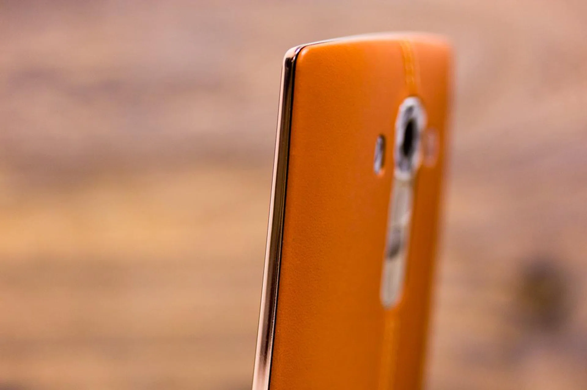 What do you think? Would you prefer the white body with a leather back or a matte white back?