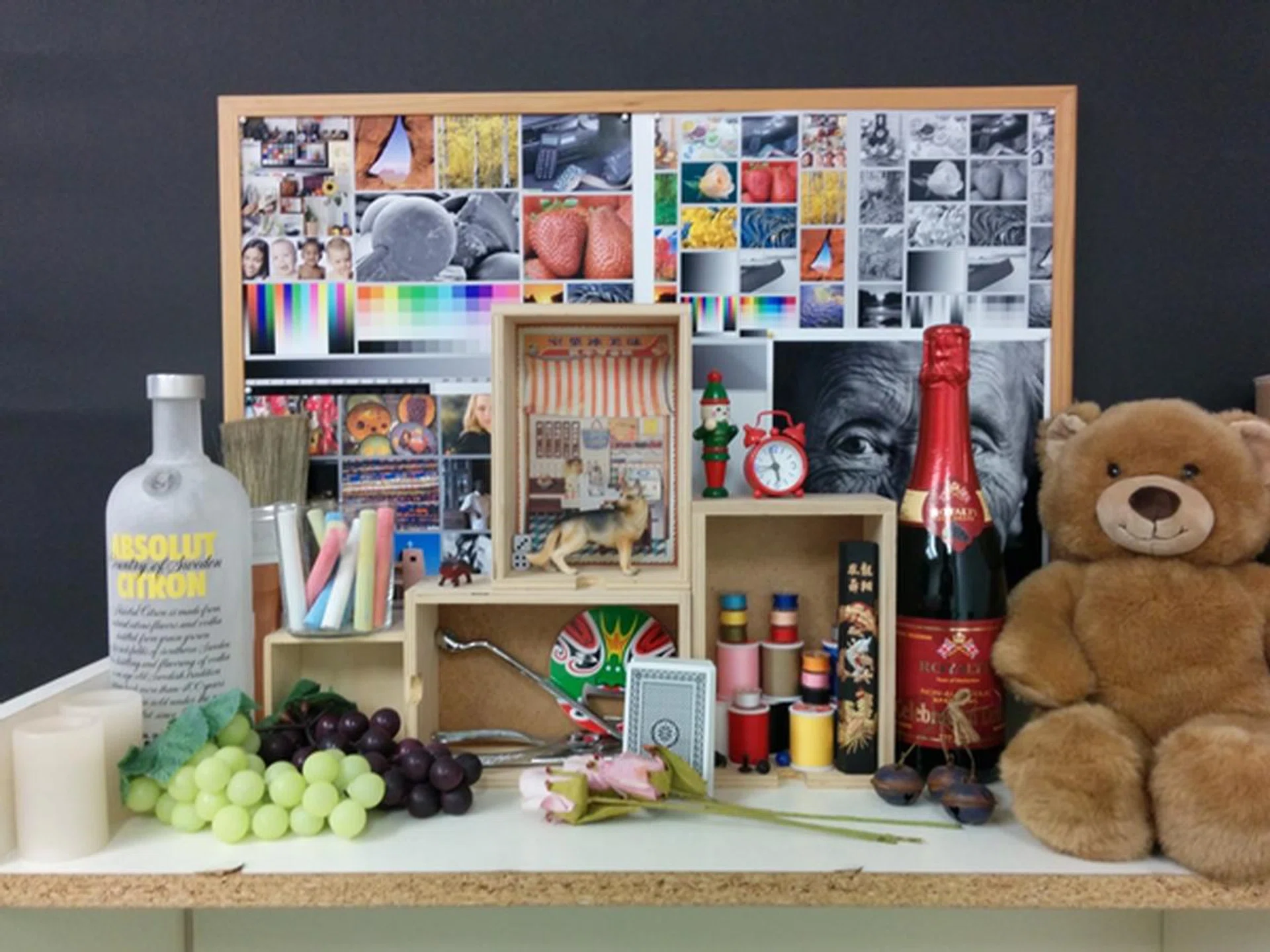 Image quality is average at best; we've seen better quality from other devices of its class. On a positive note, the image quality is significantly better than the Nexus 4.