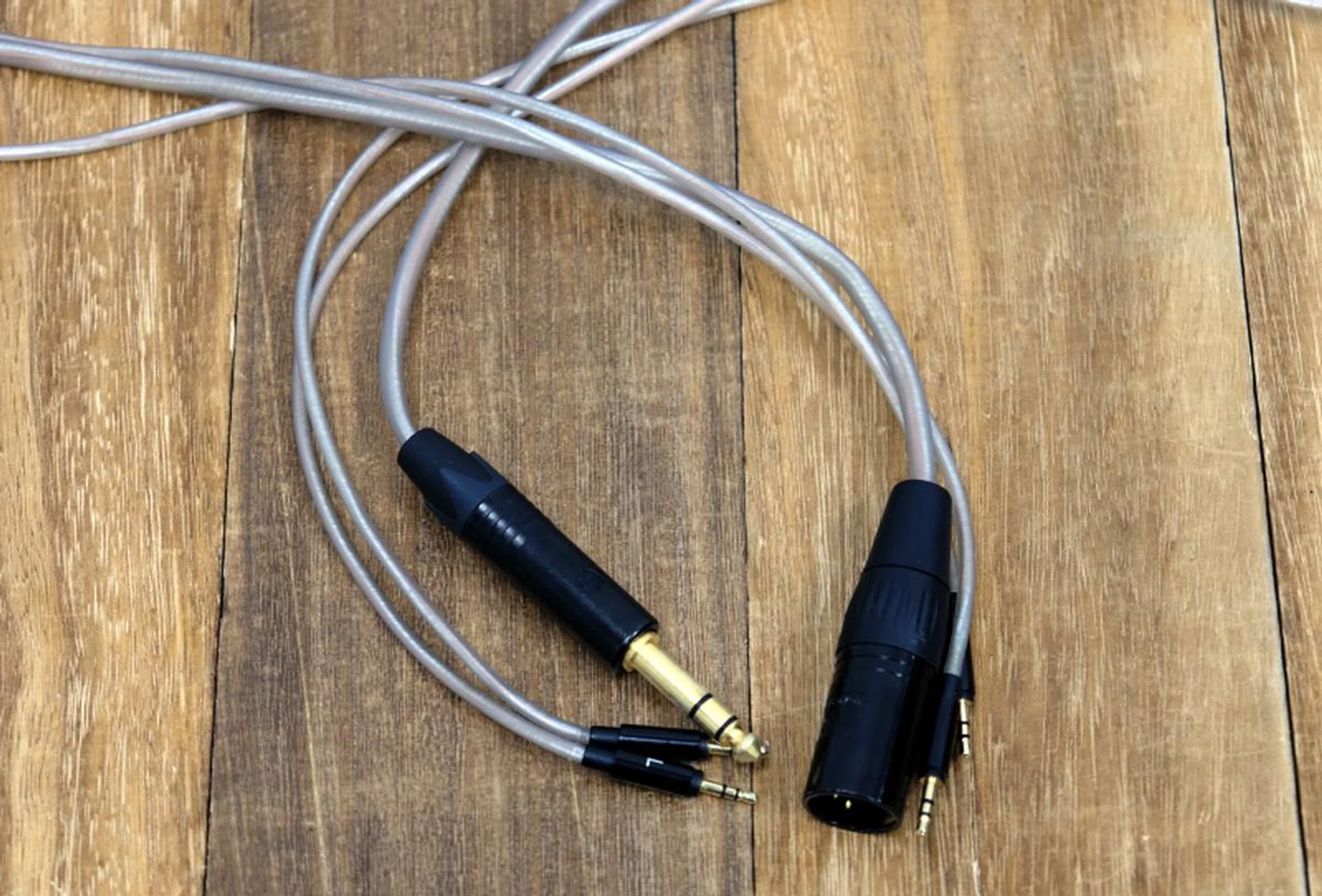 The Susvara is the only headphone to come with multiple cables. Most users will probably only use the balanced one because of the headphone's insane power requirements. Note also the unimpressive rubber sheath.