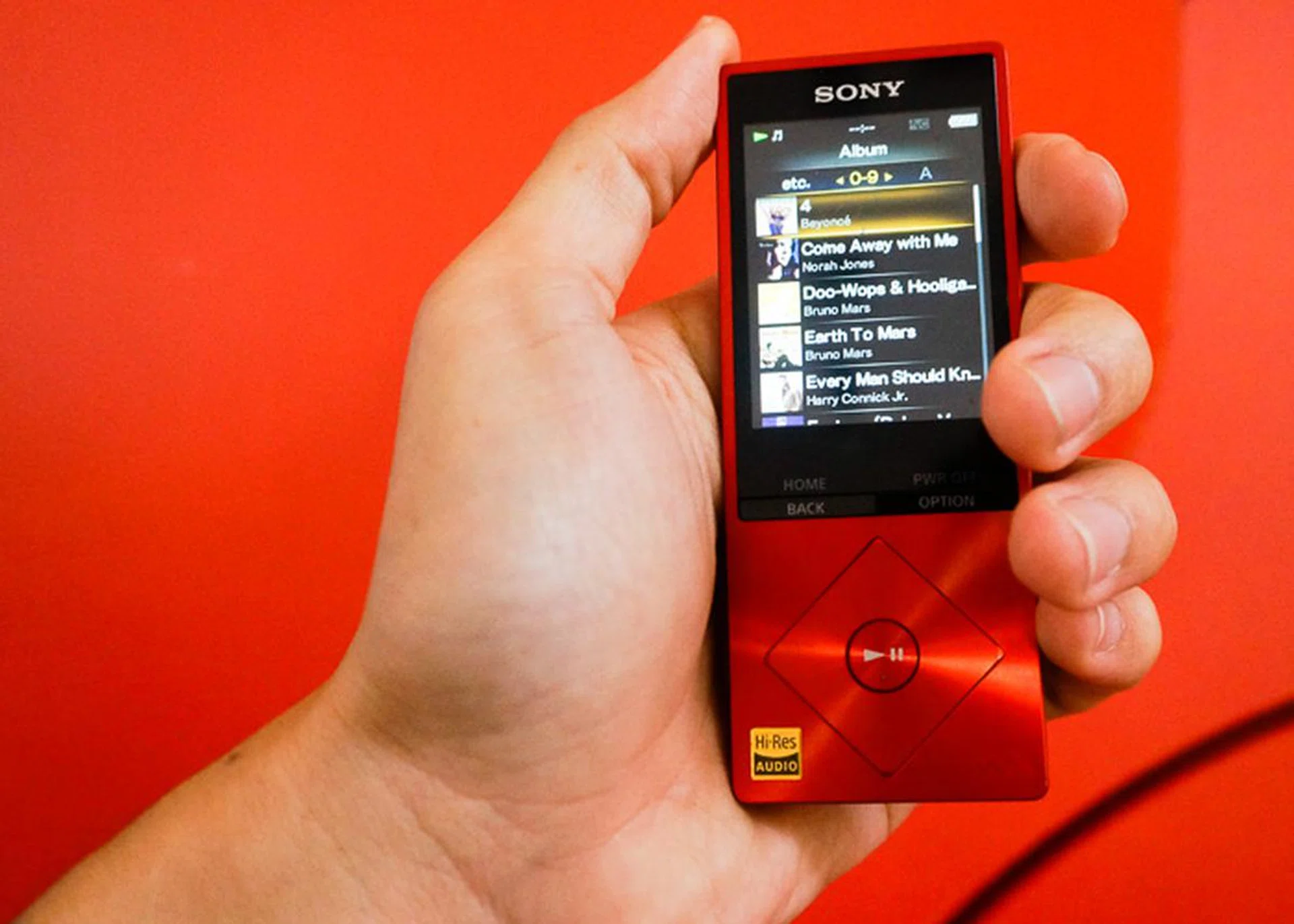 Talk about extremely compact! The NW-A25 and NW-A26N almost disappear in our hands.