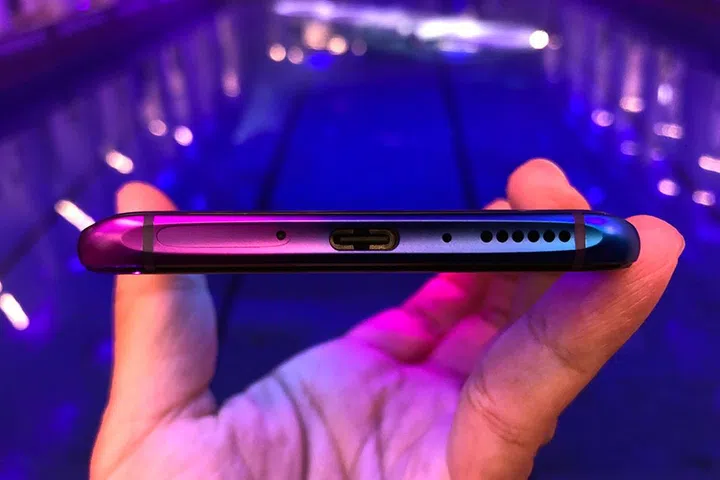 The SIM card slot has moved to the bottom, and there's no 3.5mm headphone jack.