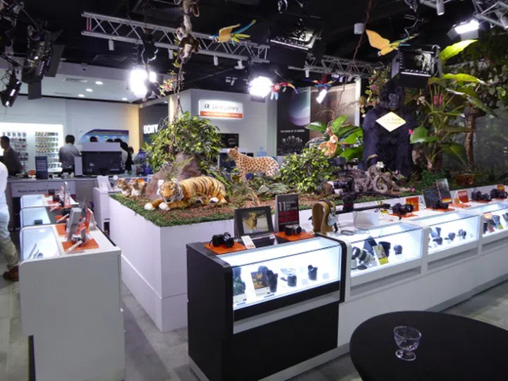 For those looking to test out Sony digital cameras or mirrorless system cameras, the store offers a showcase for customers to test the cameras on. 
