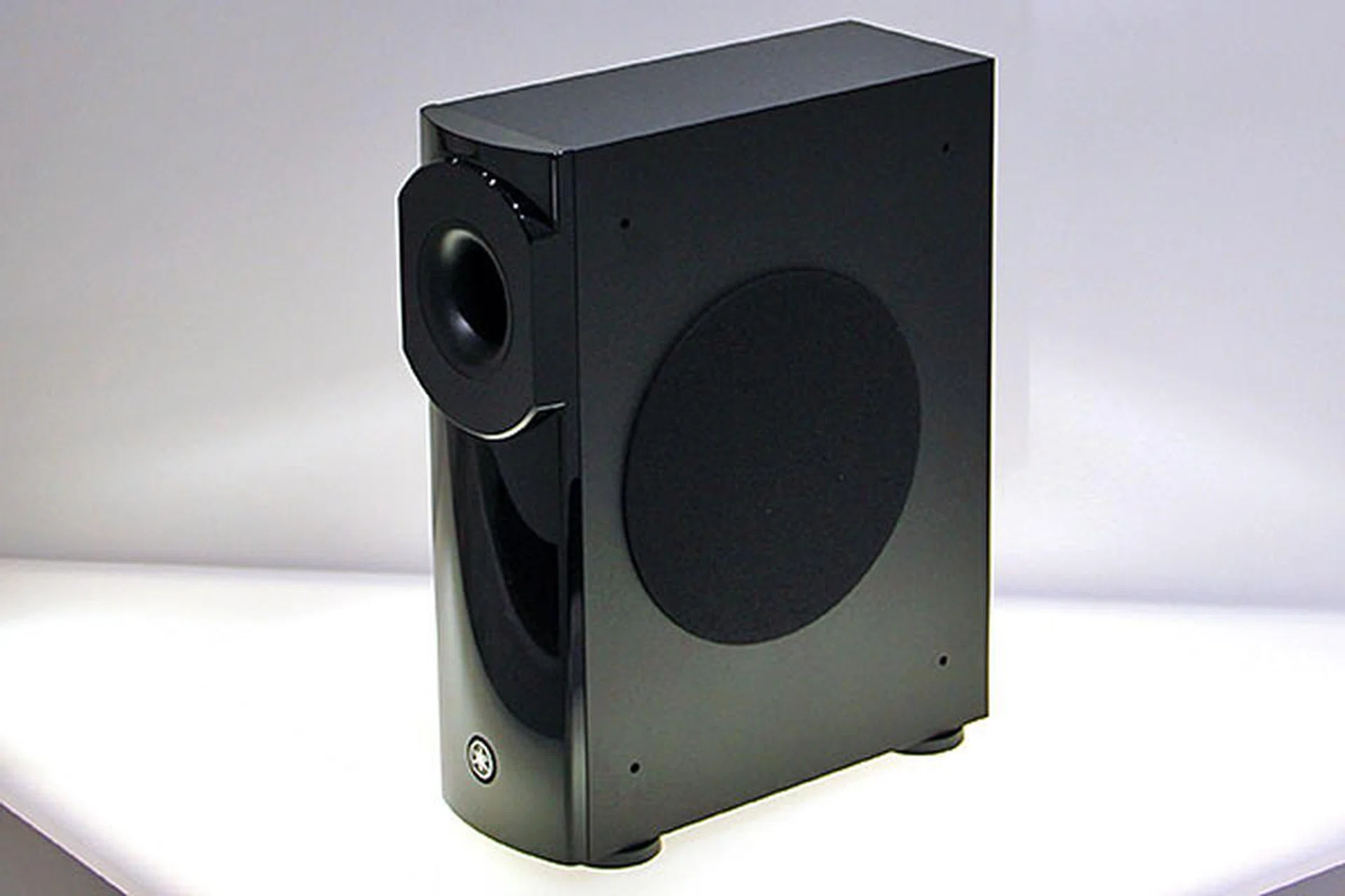 The wireless subwoofer has a 16cm driver with a large magnet.
