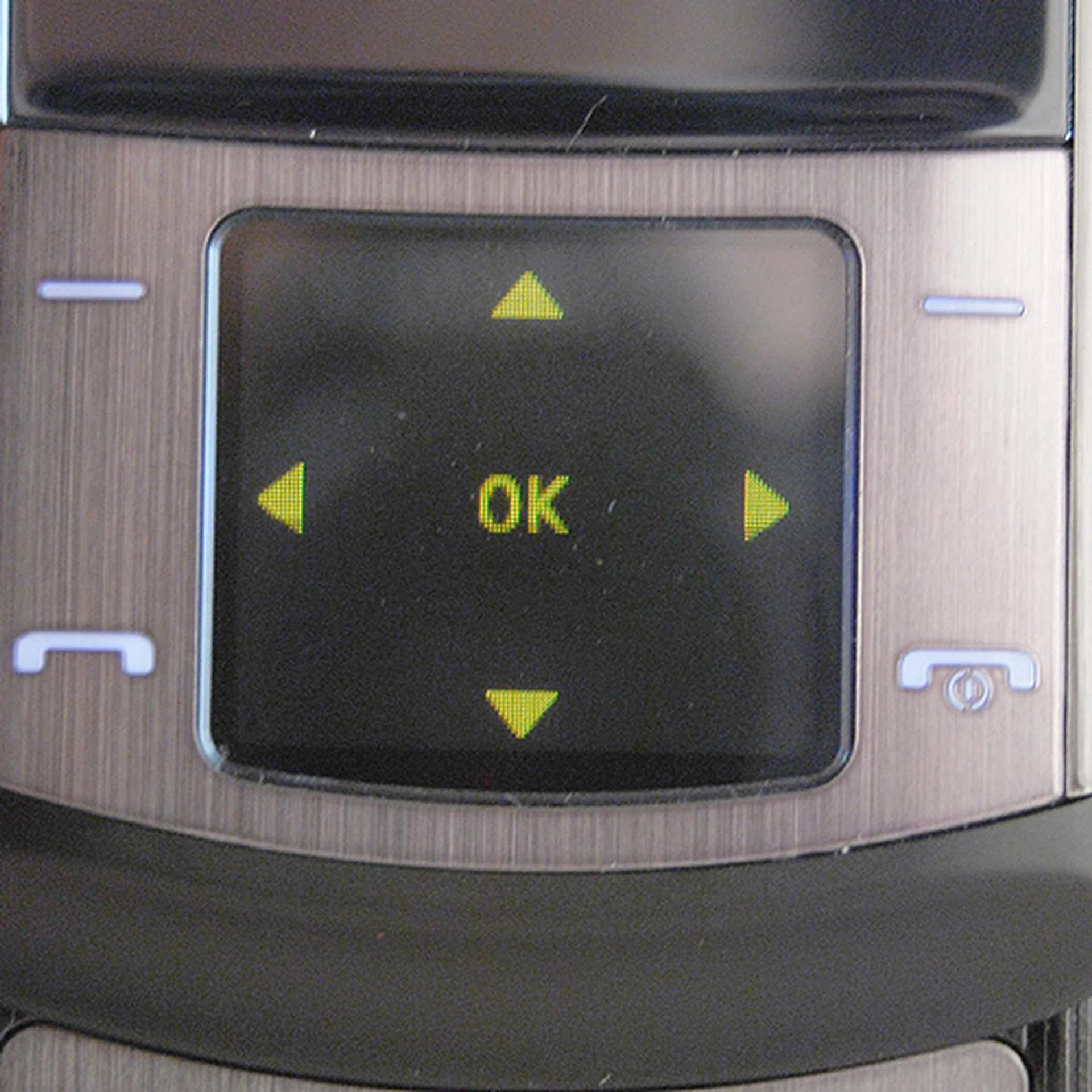 Once you reach the main menu, the Magical Touch interface promptly switches to its five-way navigation mode for easier accessibility to other options.