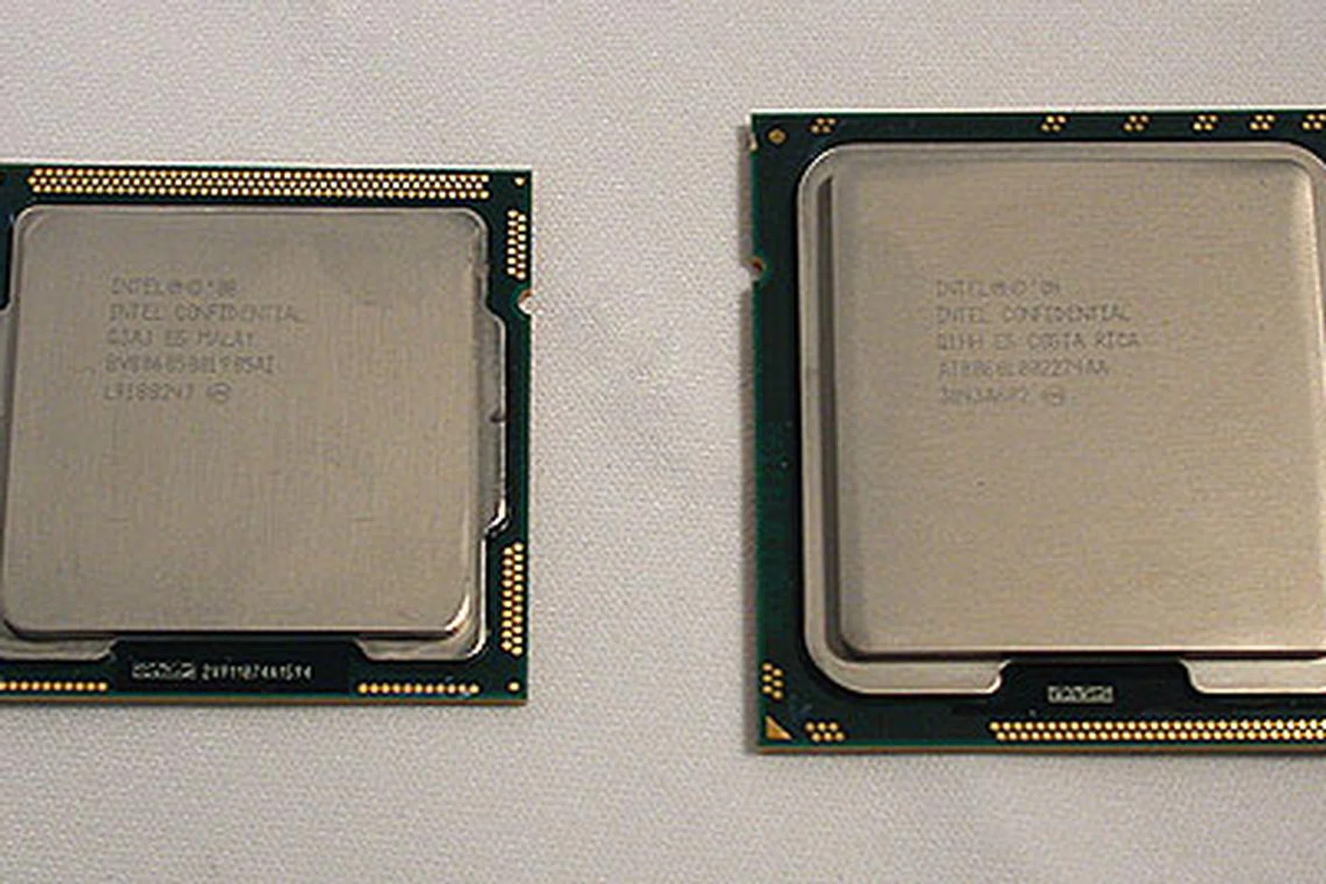 The Lynnfield processor here is smaller due to the packaging as the die size is the same as Bloomfield. Here you can see the Core i7-870 on the left, compared to a Bloomfield Core i7.