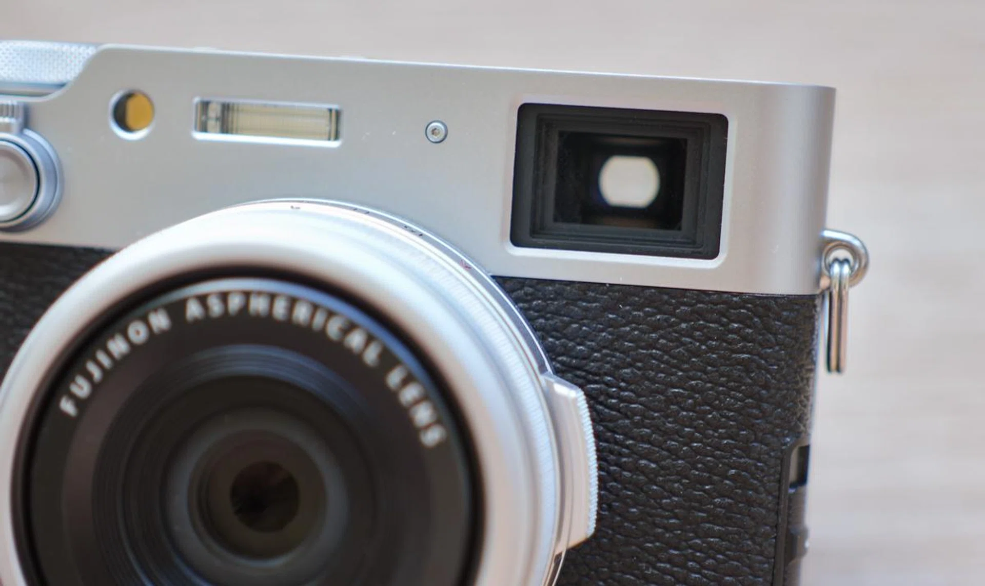 The fixed lens is both a boon and a bane. Photo: HWZ