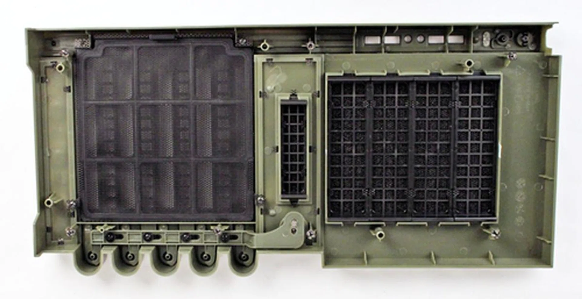 Removing the front fascia cover was surprisingly easy although the cover features old-school round fastening clips that have metal tips.