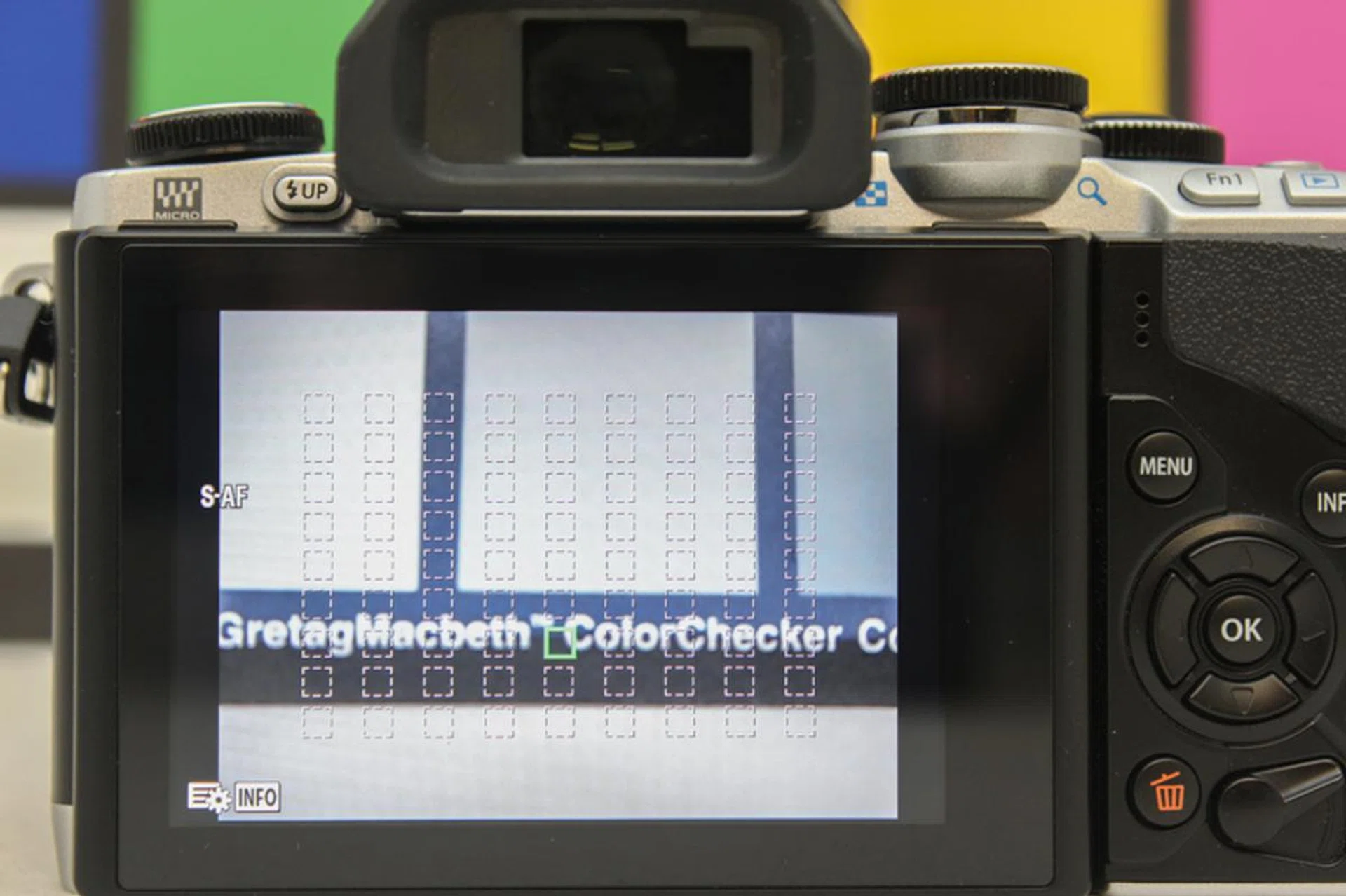 Tapping on the d-pad immediately opens up AF point control. We love how you can easily change focus points like this.