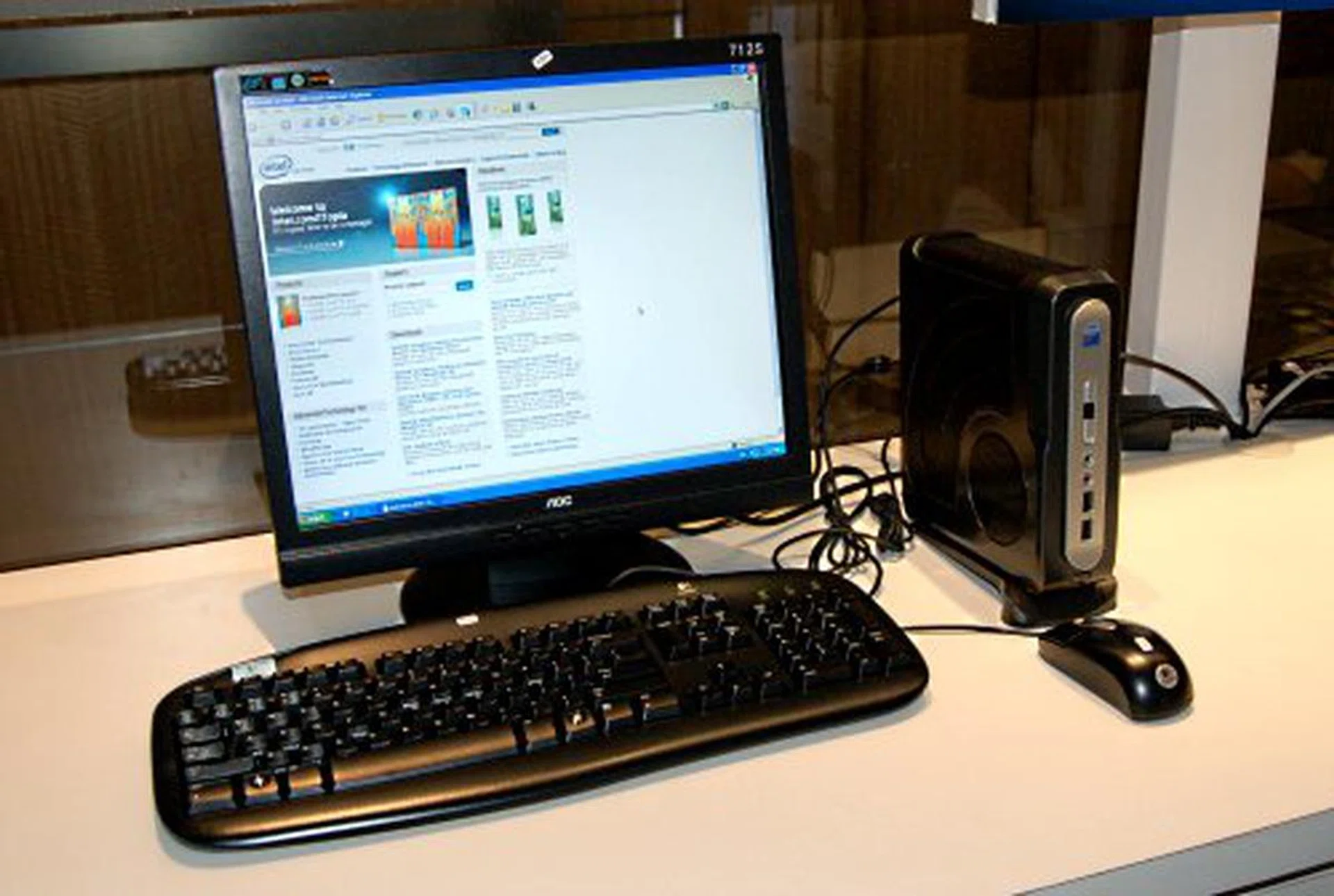 Again, just a bunch of working prototypes. Would have been nice if there were brands attached to these, but we'd probably have to wait for IDF proper to start.