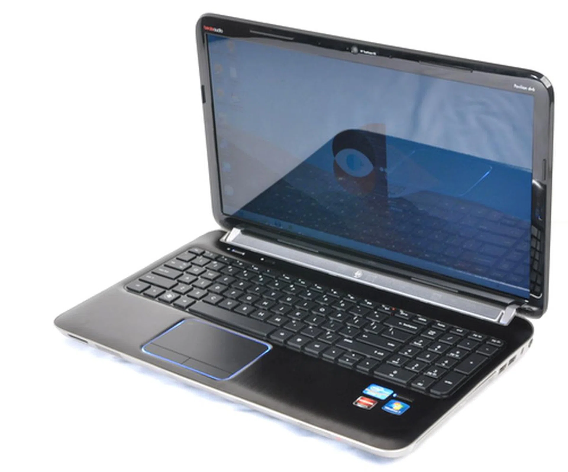 The latest HP Pavilion dv6 makes for a very good compact desktop replacement with it’s powerful multimedia capabilities, but the trade-off here is the vast increase in weight. Try it out personally and it may just win you over with its good build, despite the heft.