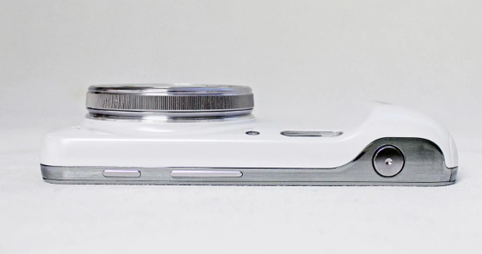 The S4 Zoom comes with a dedicated shutter release button, which is the large button on the right here. The other controls seen here are the power button and volume rocker.