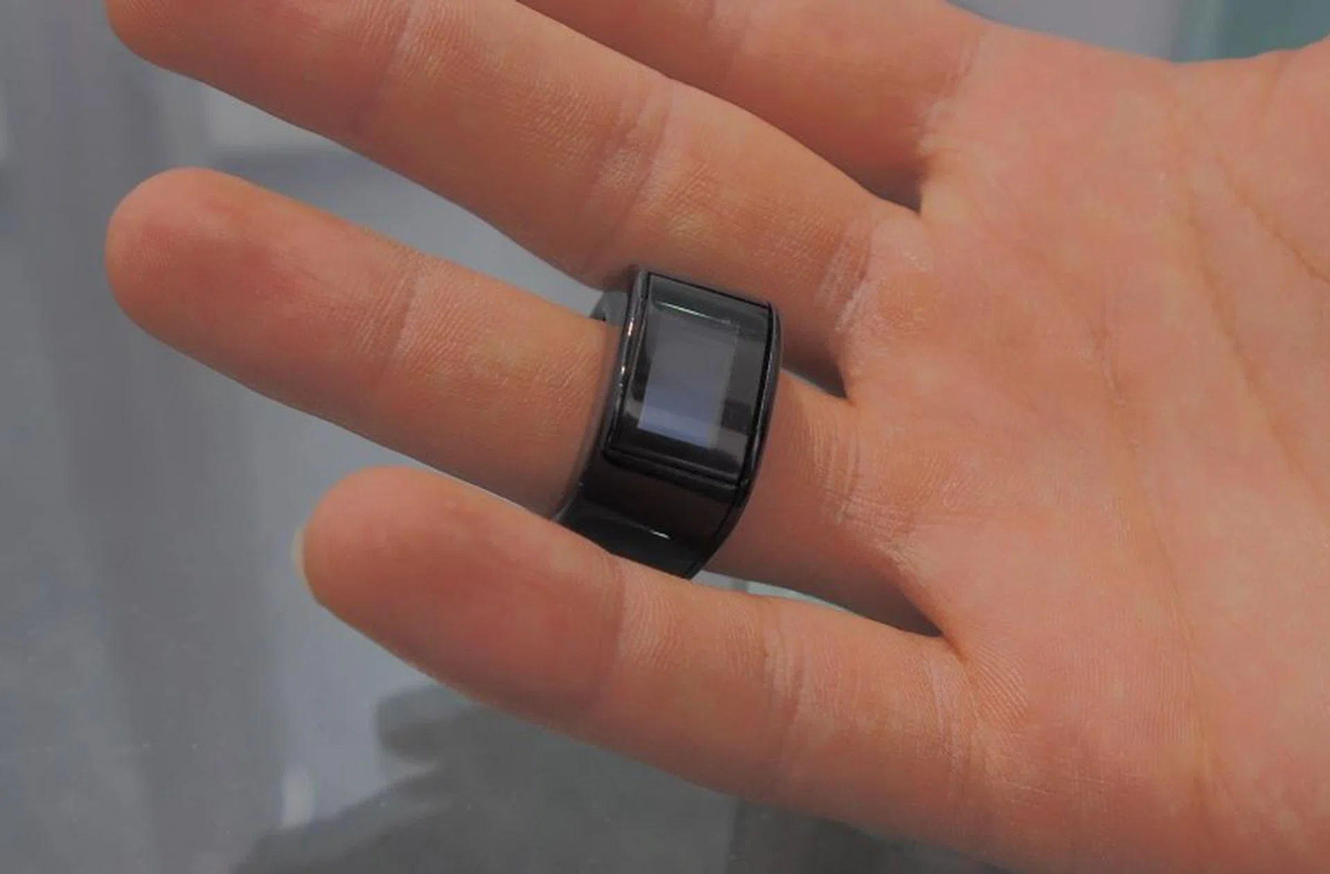 Worn with the screen facing inside, you can navigate with your thumb and check notification updates discreetly.