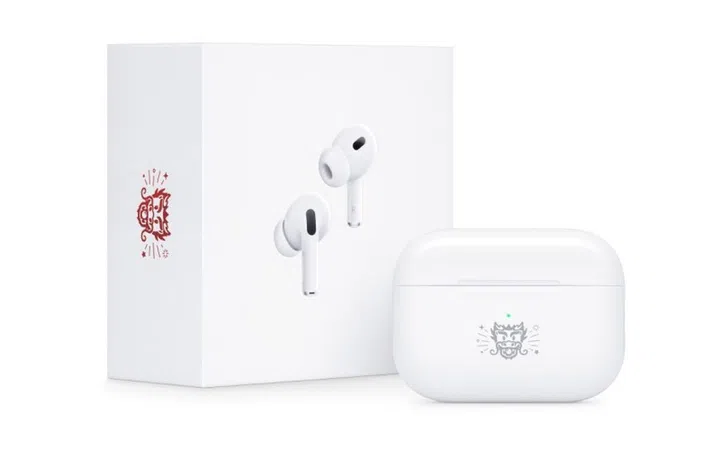 The Special Edition AirPods Pro has an engraving of a dragon on the case and the retail package.