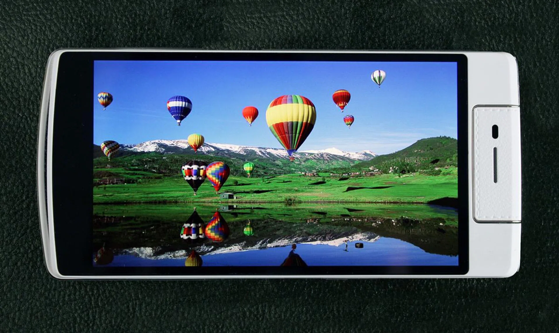 Color reproduction on the N3 is quite natural, but a bit lacking in contrast. 