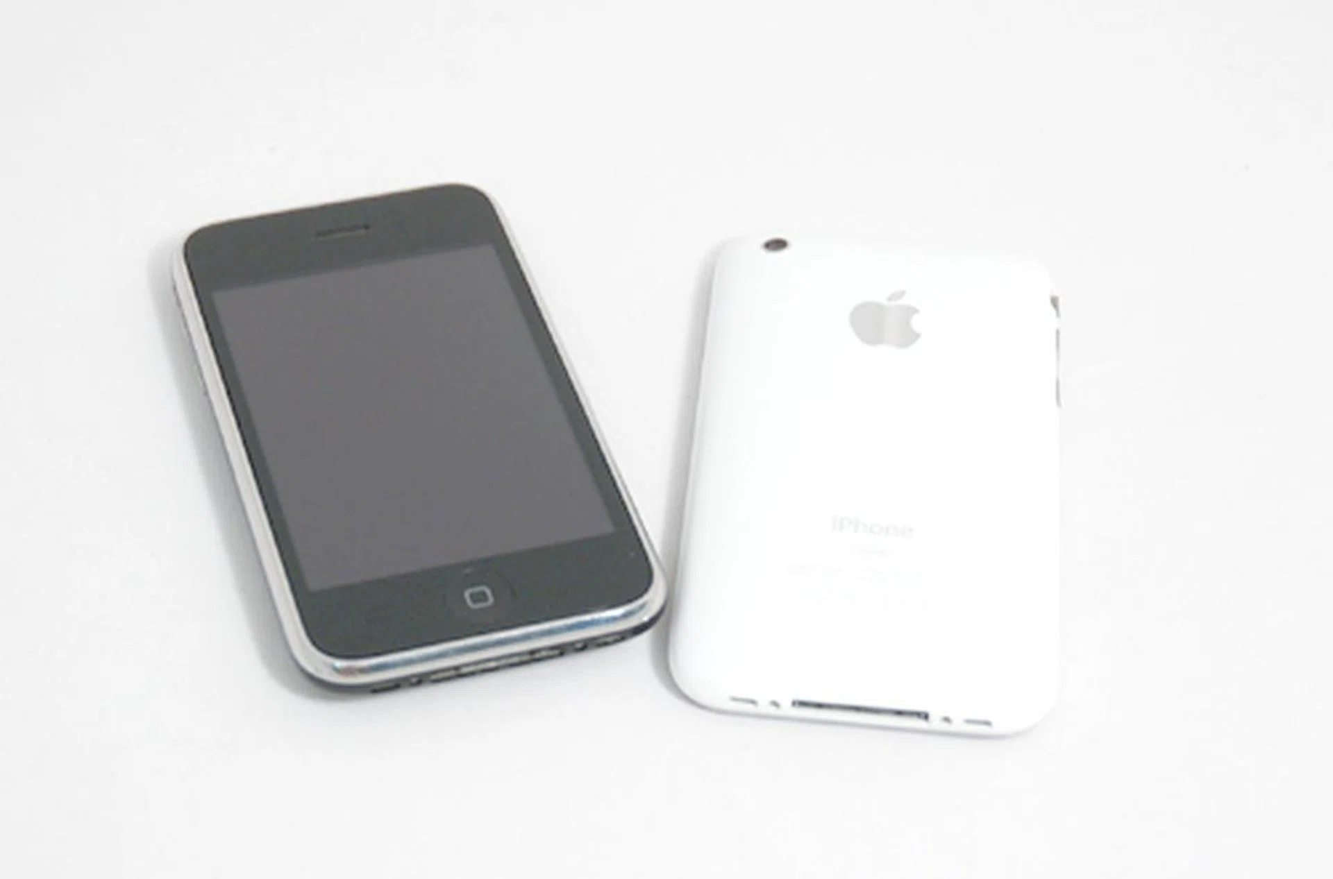 Black or White - MJ's memory lives on through the iPhone 3GS series.
