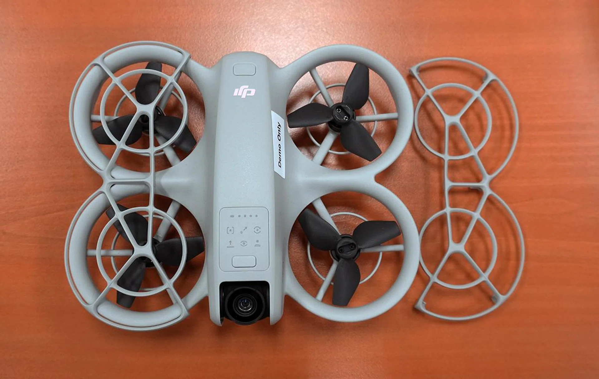 It features a largely plastic build. Photo: HWZ
