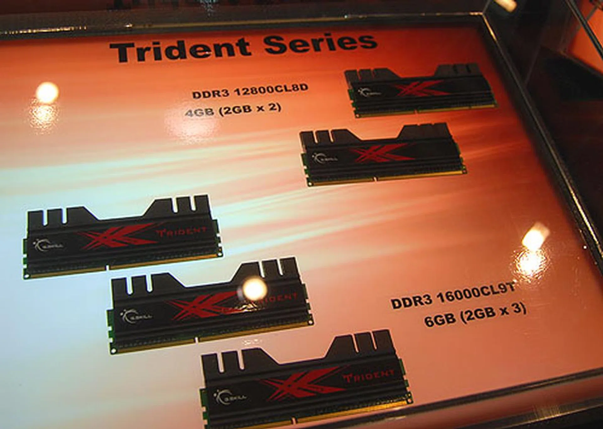  The Trident series here come in dual and triple channel kits with a unique looking memory heatsink.  