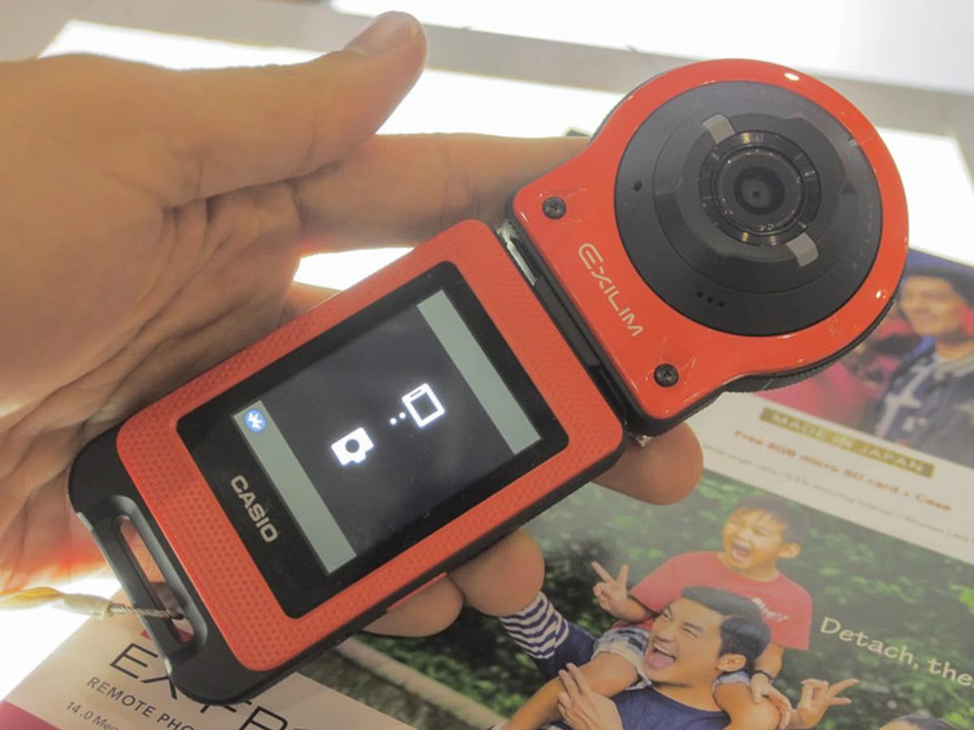 The 14.0 megapixel EX-FR10 is still going for the regular price of $699, but you get a $200 Best Denki voucher, a free 8GB microSD card, and the FR10 hard case, which is a pretty good deal for this modular point and shoot camera.