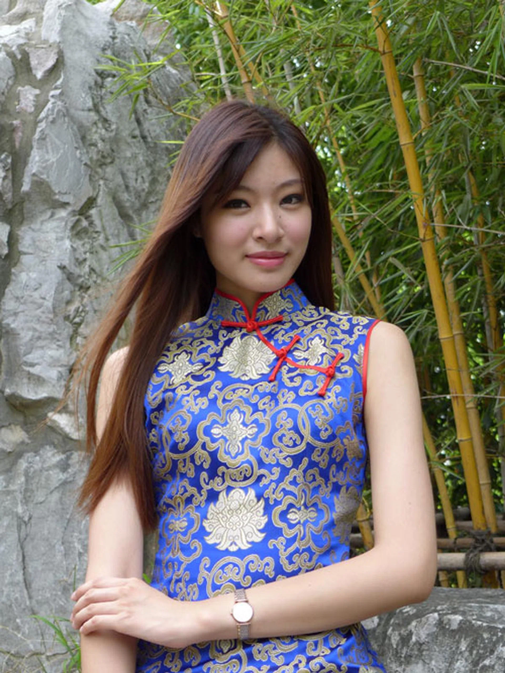 f/2 at 65mm, 1/500 sec, ISO80.