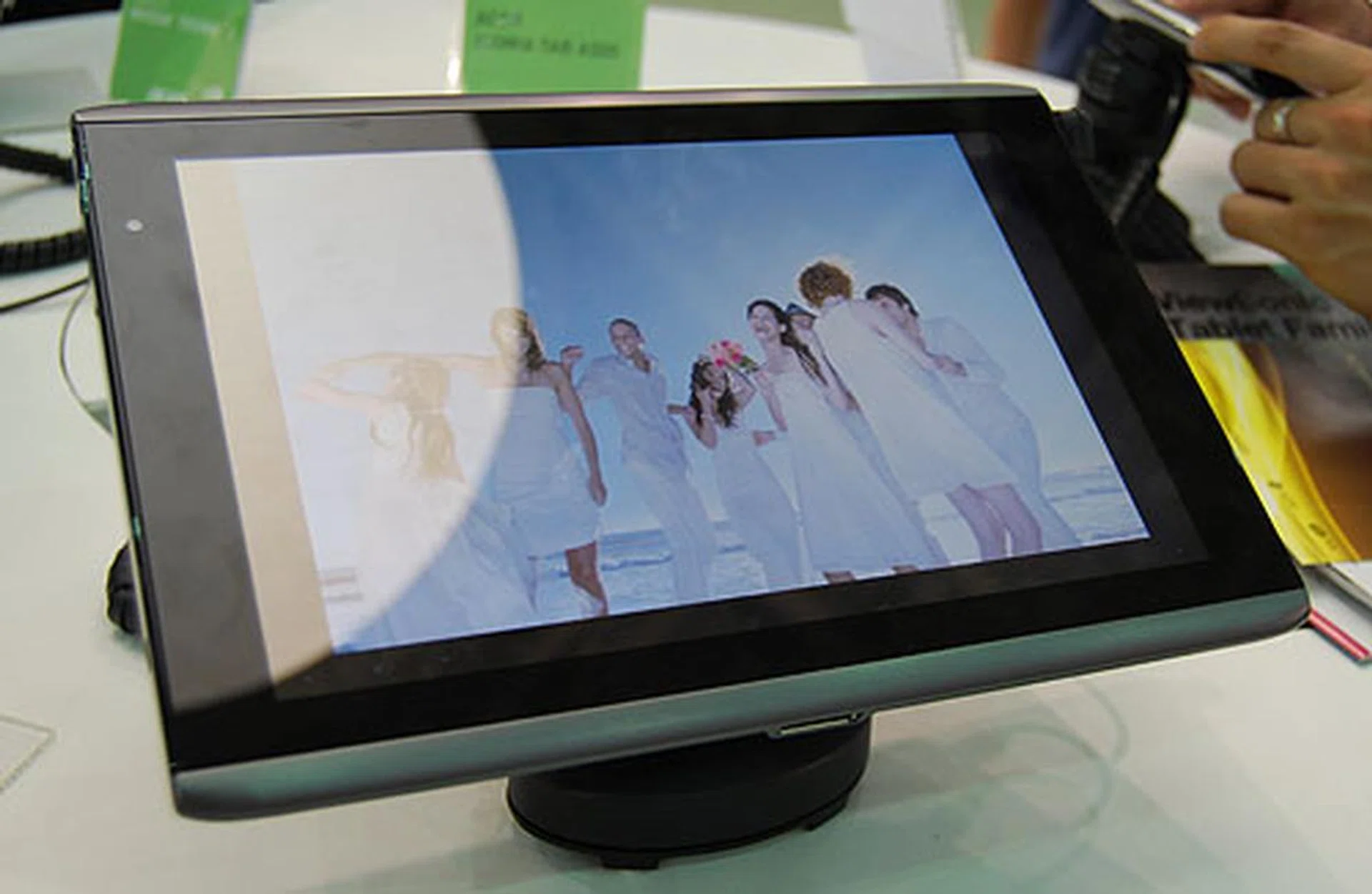 If you have followed our recent tablet coverage on HWZ, you would know about the 10-inch Acer Iconia Tab, which runs Google Android Honeycomb and powered by NVIDIA's Tegra 2. Acer hopes that its Dolby Mobile audio technologies and its Clear.Fi app will give it a multimedia edge.