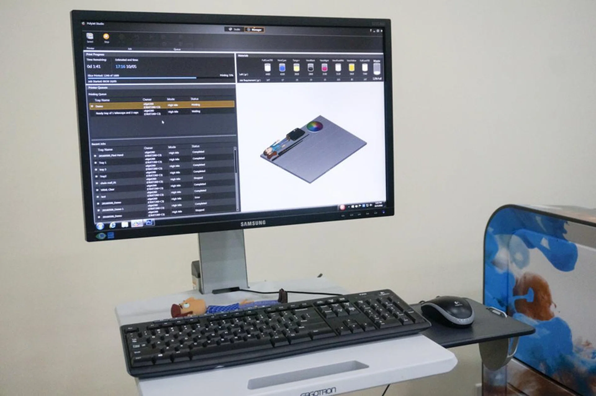 The software shows exactly what is being printed at the moment and the resin levels. 