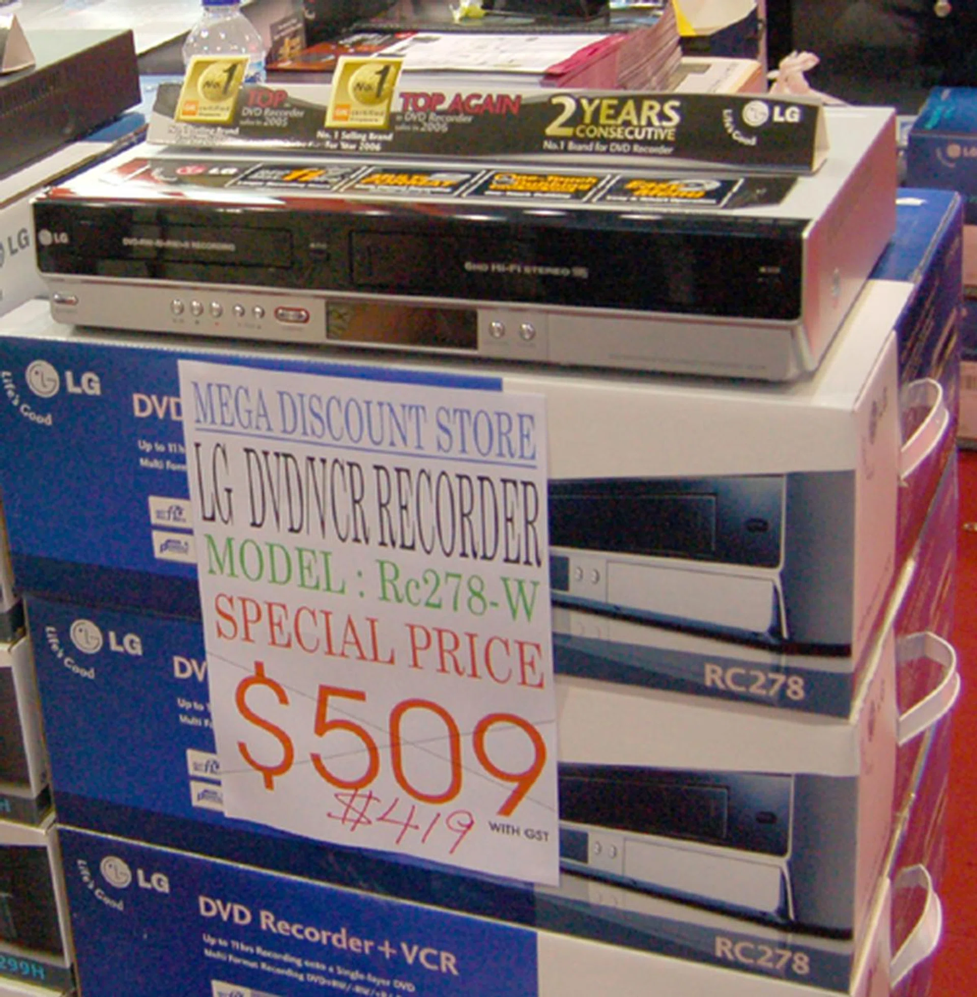  Kind of a misleading price tag but rest assured, the LG DVD Recorders are going at $419 for Comex 2007.  