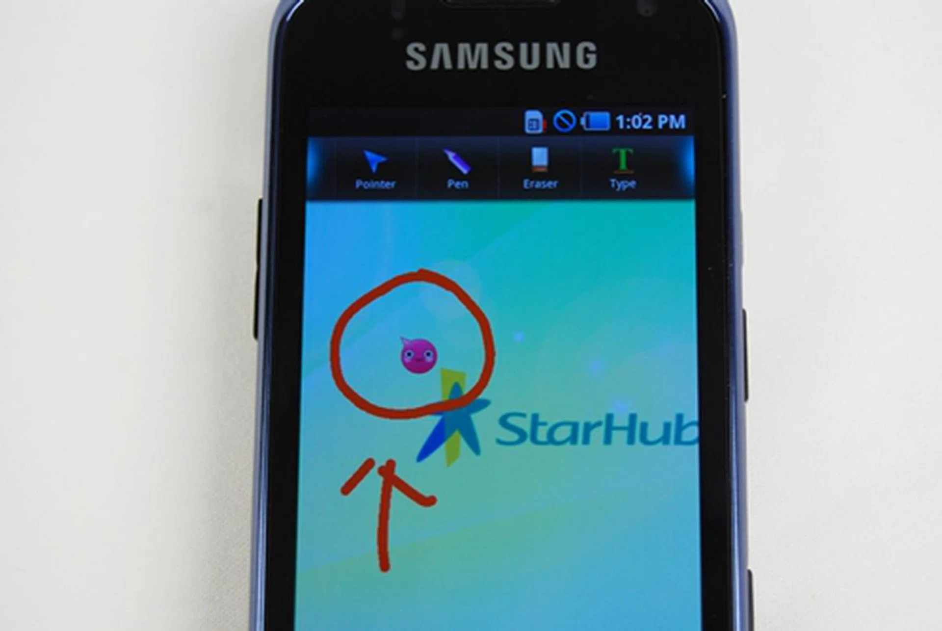 While projecting, clicking on the Quick pad icon on the screen or the physical corresponding button brings up numerous functions that will aid a presenter. Simply touch and draw on the screen to circle a point, or bring up a cursor (multiple designs are available, so don't fret if you are uncomfortable with the pink one shown here) to better reinforce a point.
