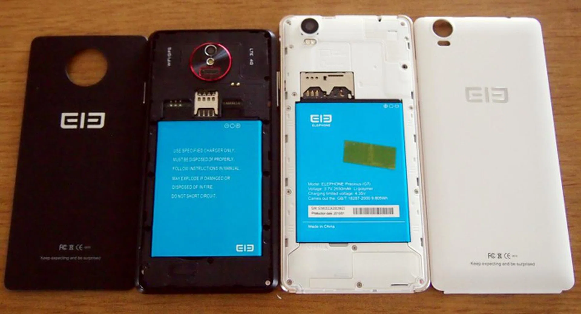 It is rather easy to remove the rear covers to access the battery, SIM and memory card slots.