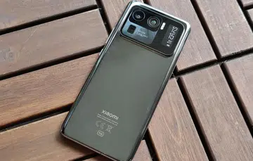 The Xiaomi Mi 11 Ultra.