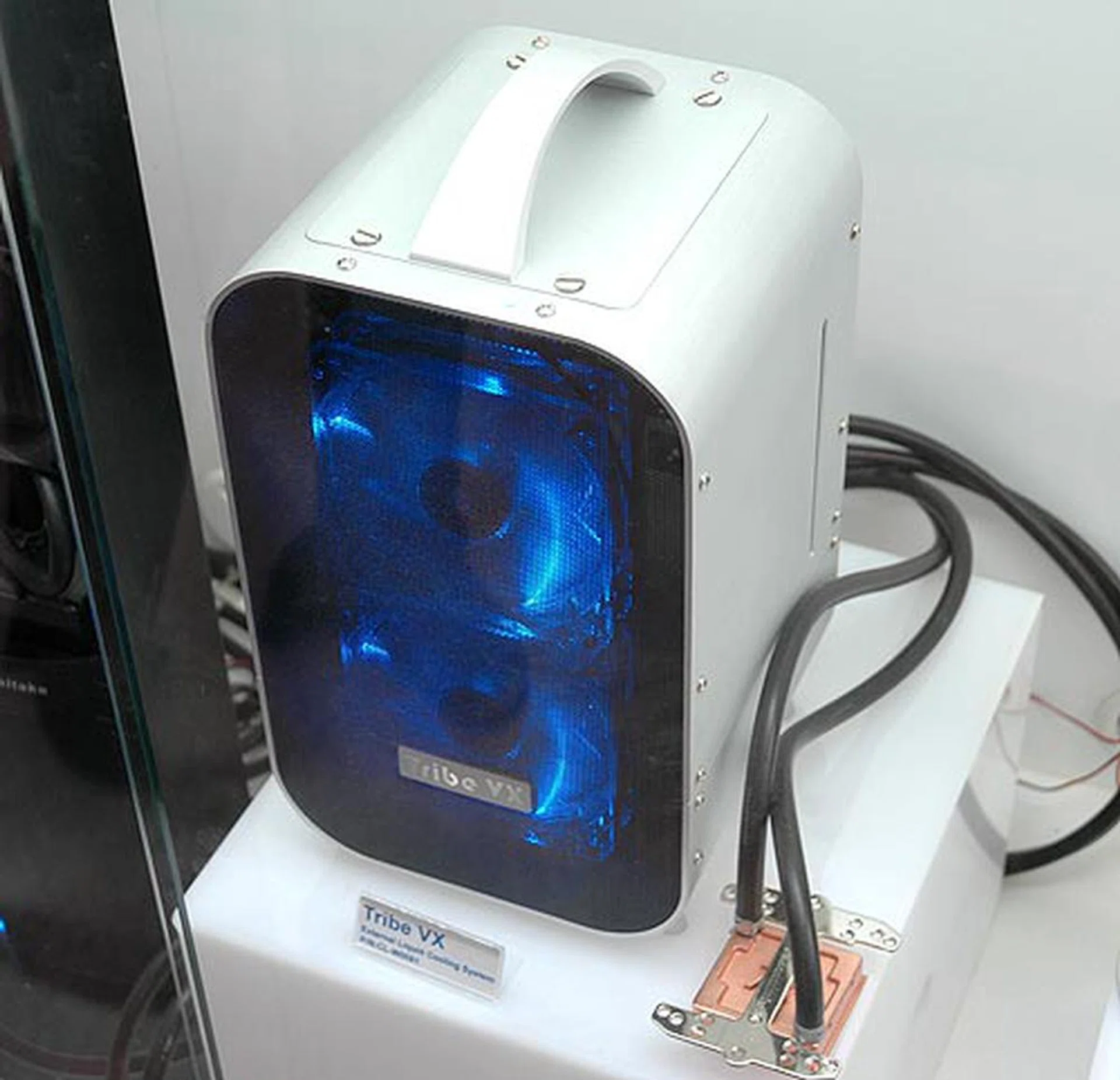 The Tribe VX is also another external water-cooling radiator system but it comes with two 120mm fans on the radiator for enhanced cooling.