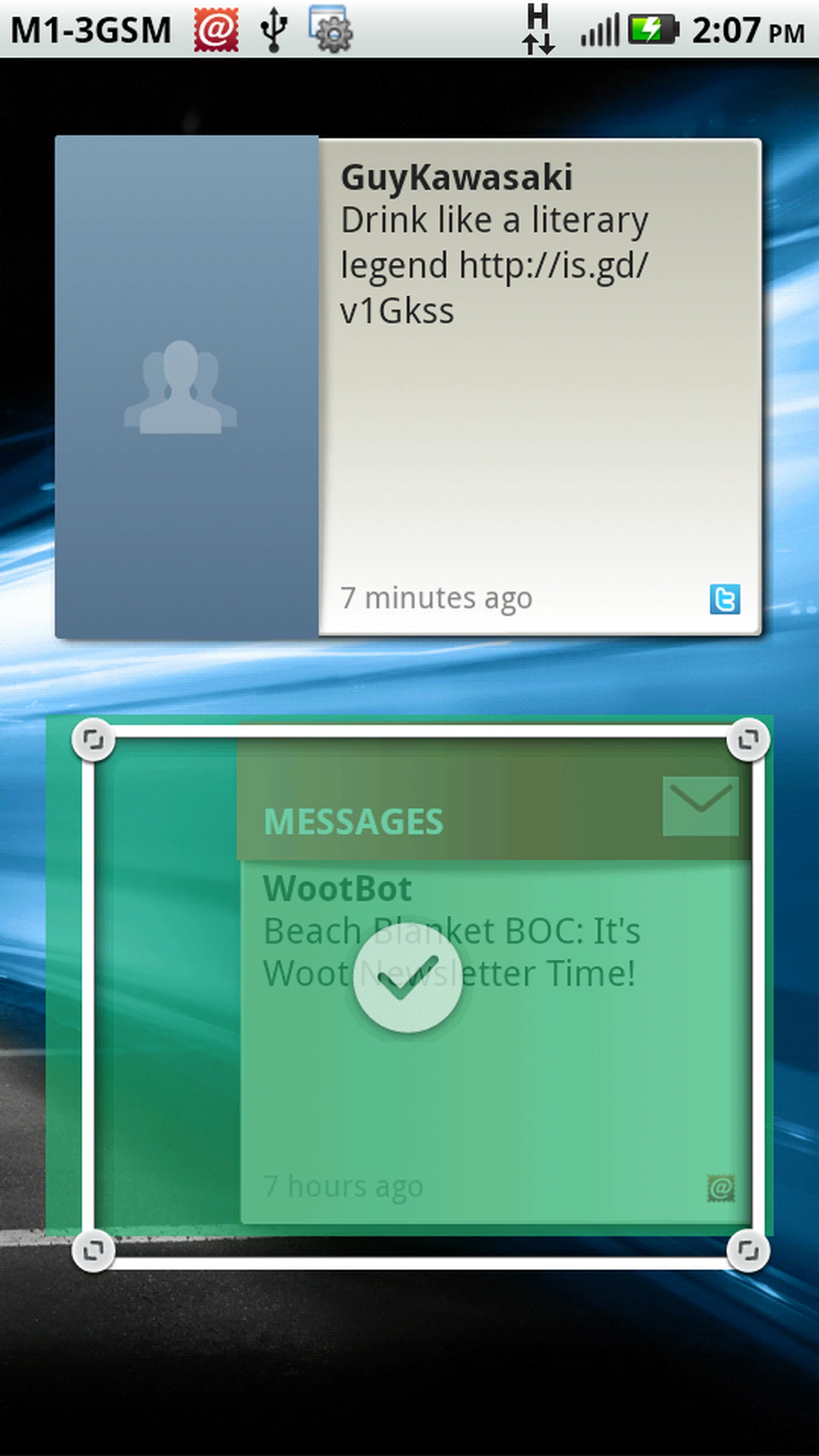 The unique thing about the MOTOBLUR UI is that it allows users to further personalize their Motorola widgets through resizing.