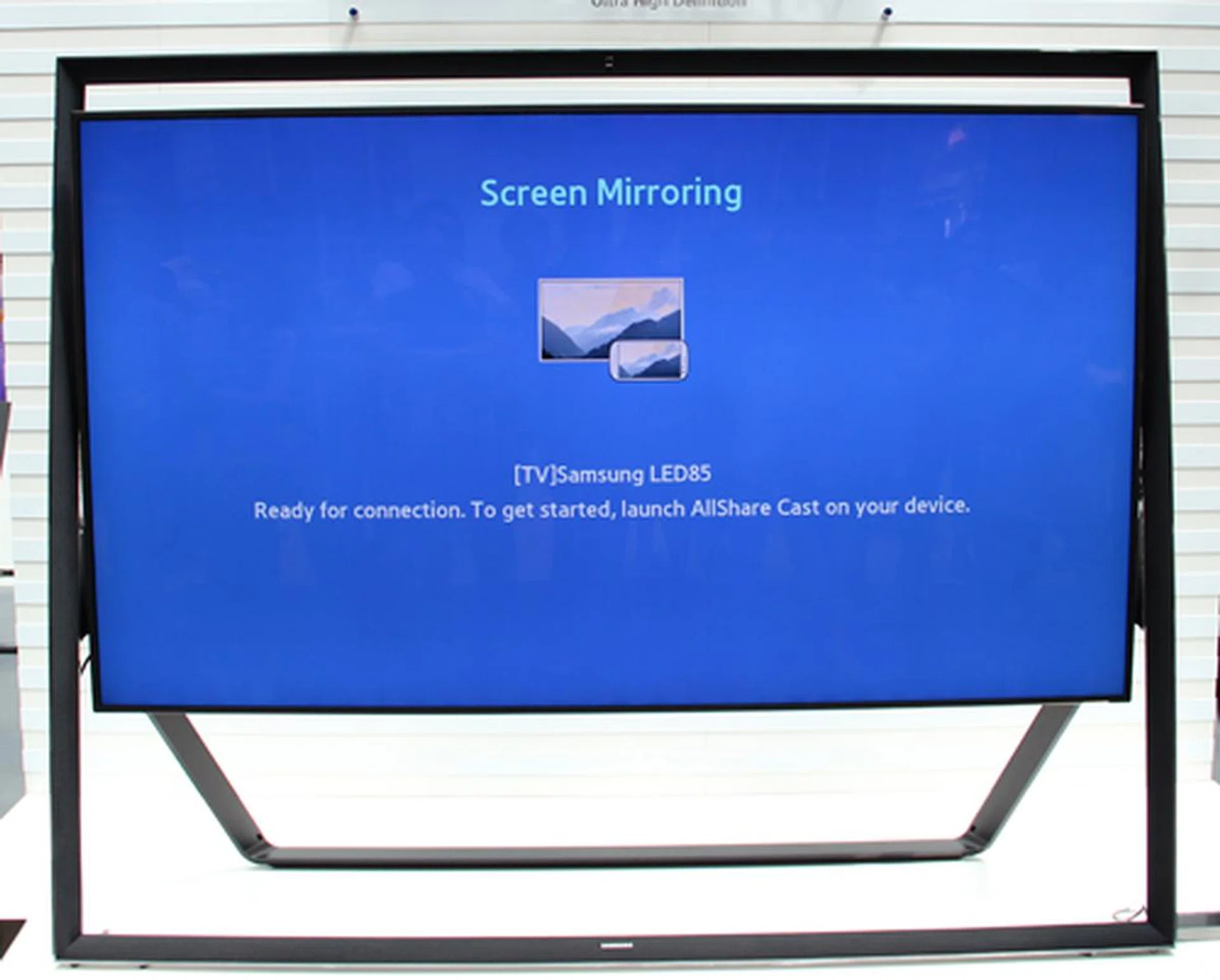 Here you can see Screen Mirroring in action on the Samsung 85-inch UHD 4K TV with the help of Miracast. Instantly, you can get an 85-inch phone or tablet as Screen Mirroring will do exactly what it says.