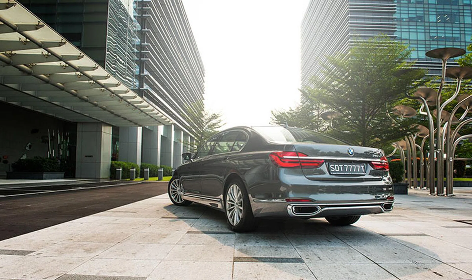 The new 7 Series is a fantastically high-tech luxury limousine, but you also need seriously deep pockets to own one. (Image source: BMW Asia)