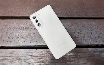 Samsung Galaxy S21 FE.